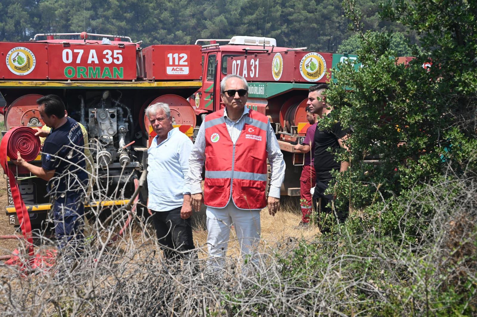 Baskan Kocagoz Duaci Daki Yangin Sondurme Calismalarini Yakindan Takip Etti 7