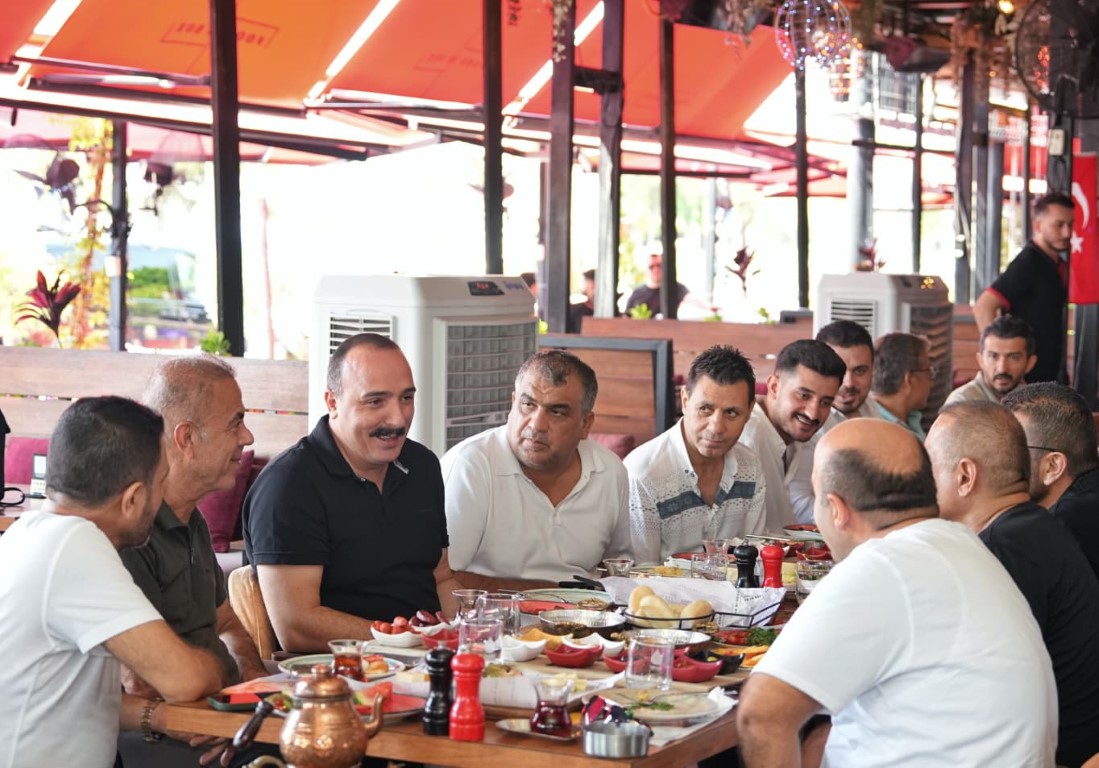 Başkan Kotan Konyaalti Esnafiyla Buluştu (4)