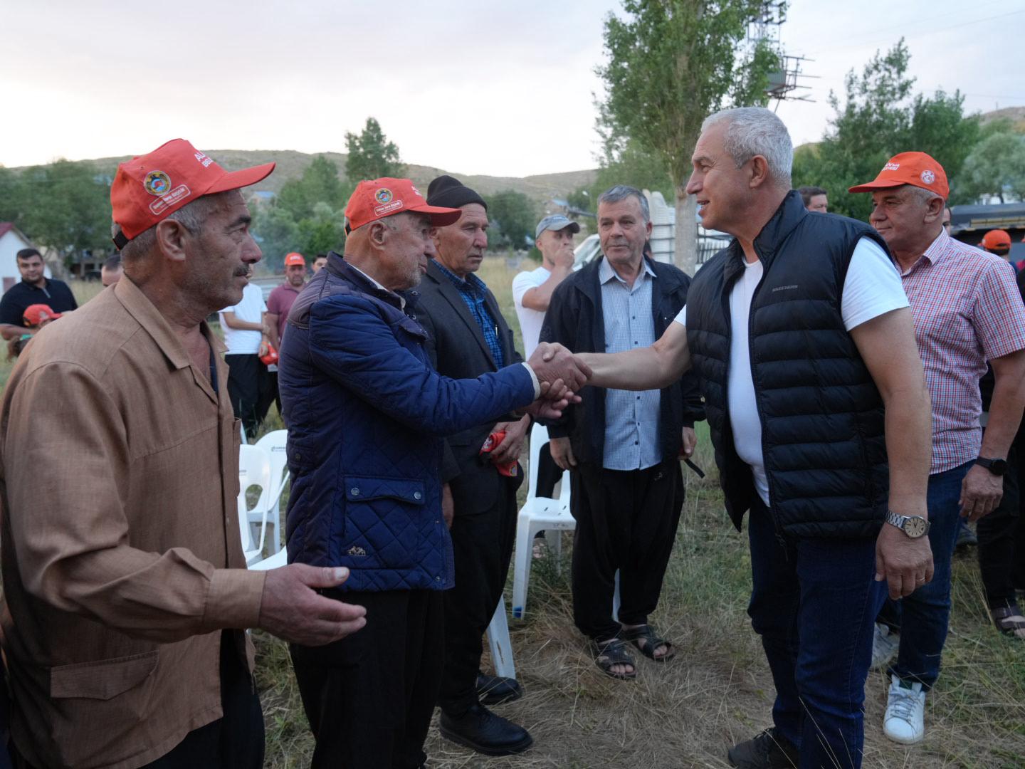 Başkan Özçelik Doğu Ve Batı Yaylalarına Çıkarma Yaptı (1)