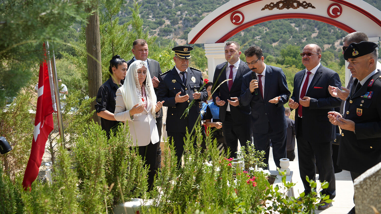 Burdur'da 15 Temmuz Şehidi Ve Terörle Mücadele Şehidi Mezarı Başında Anıldı (1)