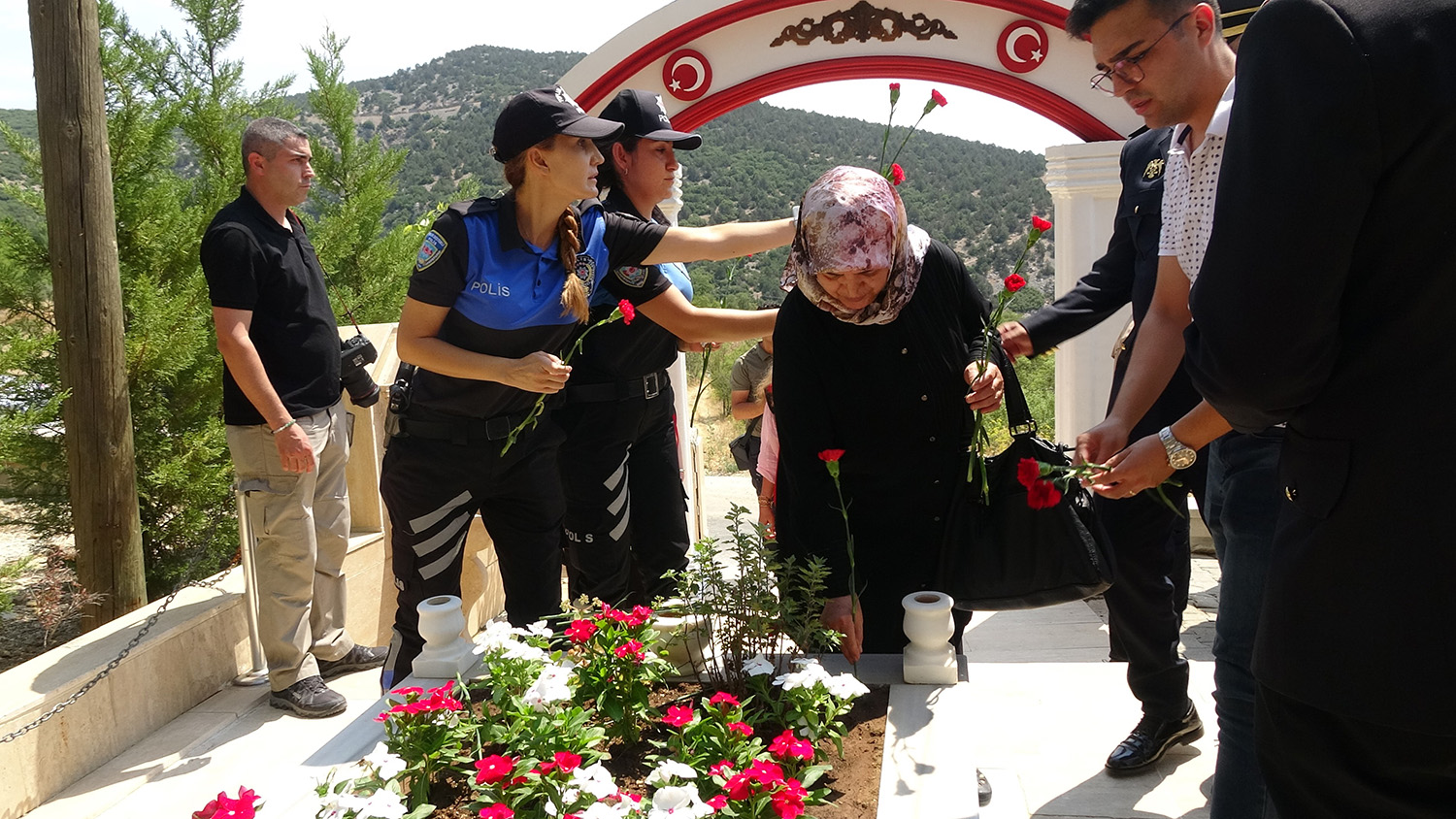 Burdur'da 15 Temmuz Şehidi Ve Terörle Mücadele Şehidi Mezarı Başında Anıldı (2)
