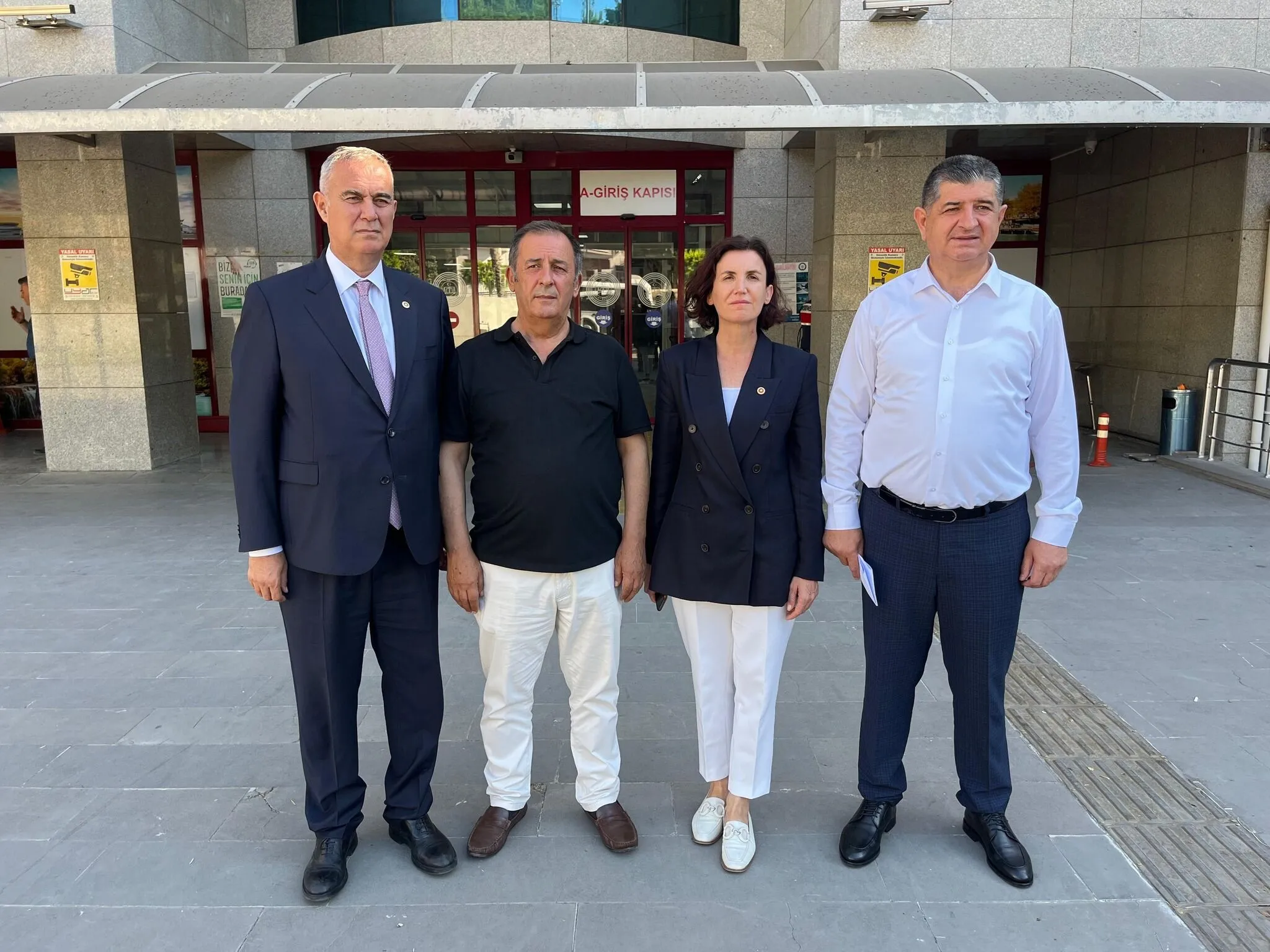 Cavit Arı Kimdir