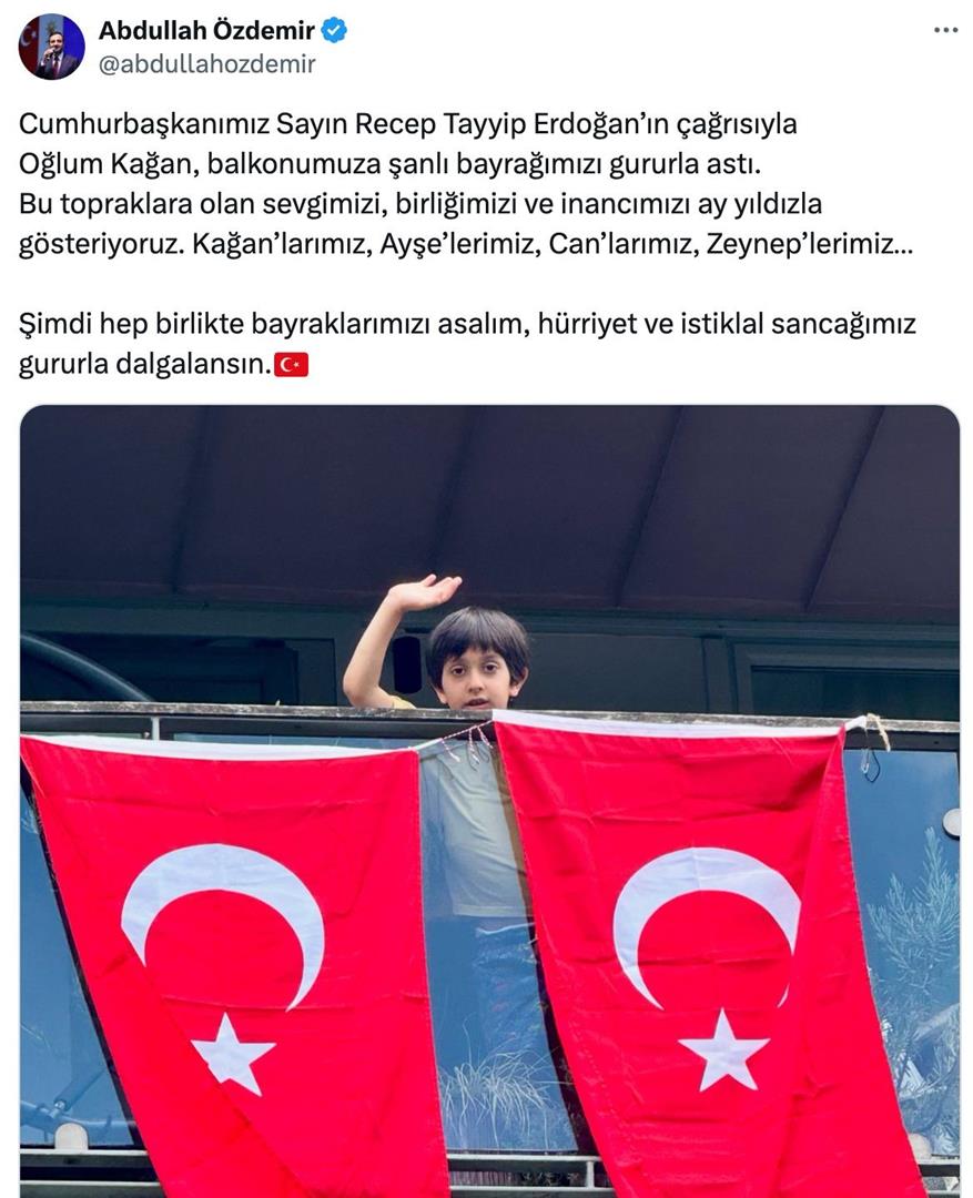Cumhurbaşkanı Erdoğan'ın Bayrak Çağrısına İstanbul'dan Yanıt (1) (Large)
