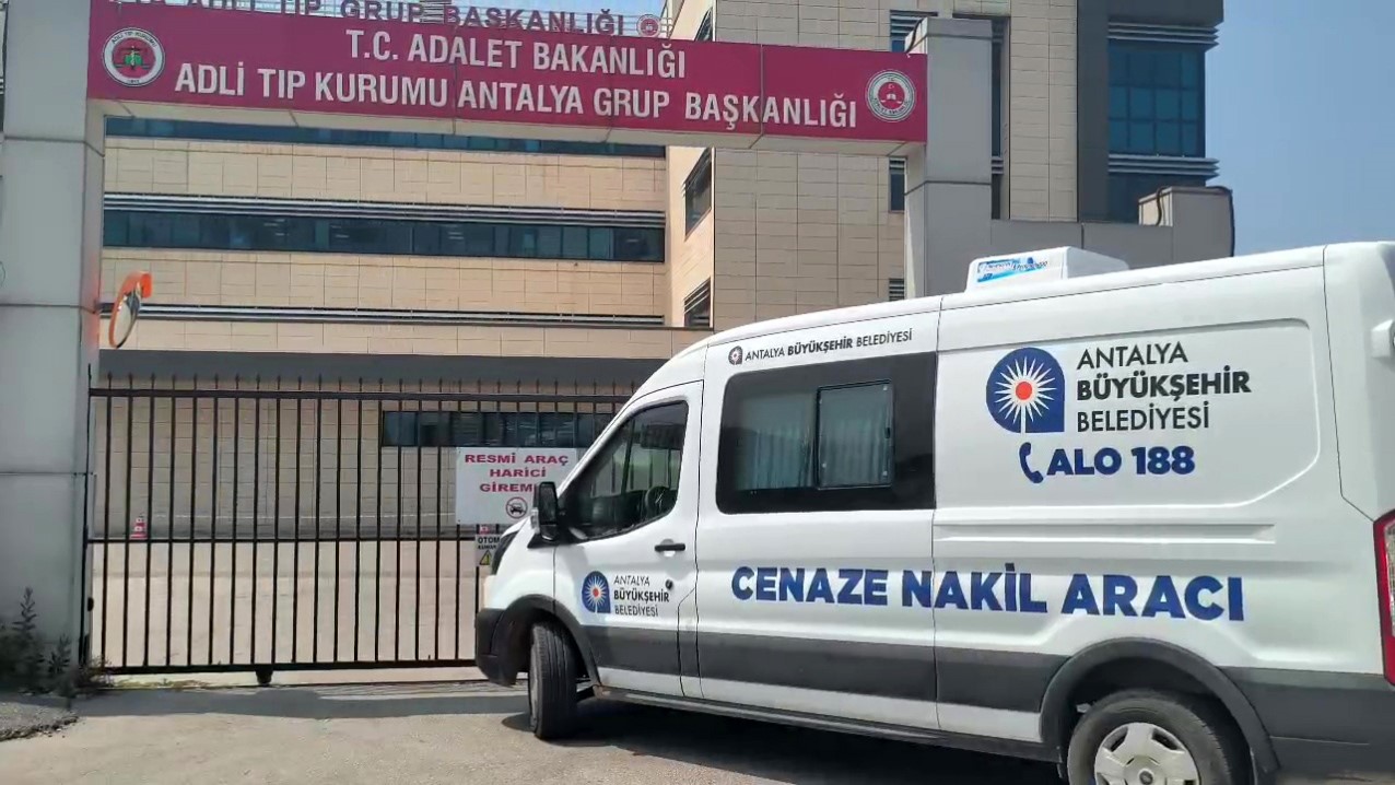 Havuza Giren Küçük Çocuk Boğularak Hayatını Kaybetti (3)