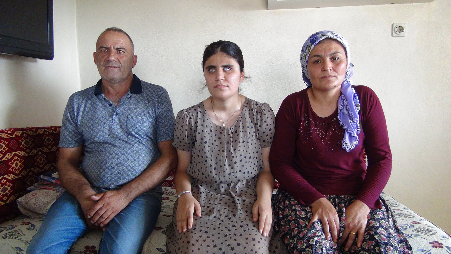 İlkokul Mezunu Annesi Çalıştırdı, Görme Engelli Kızı Üniversiteyi Kazandı (3)