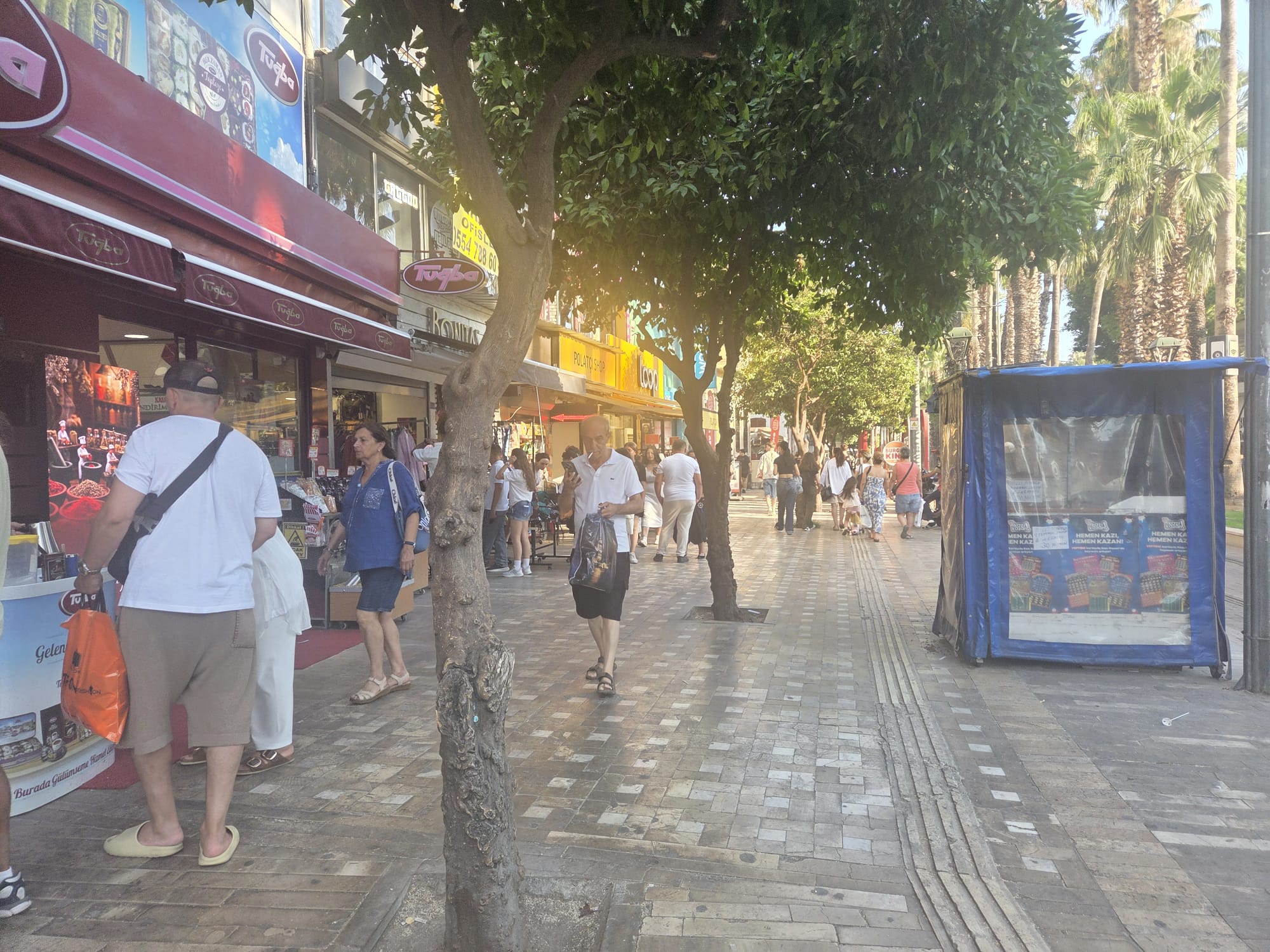 Isiklar Caddesi Dolup Tasiyor (2)