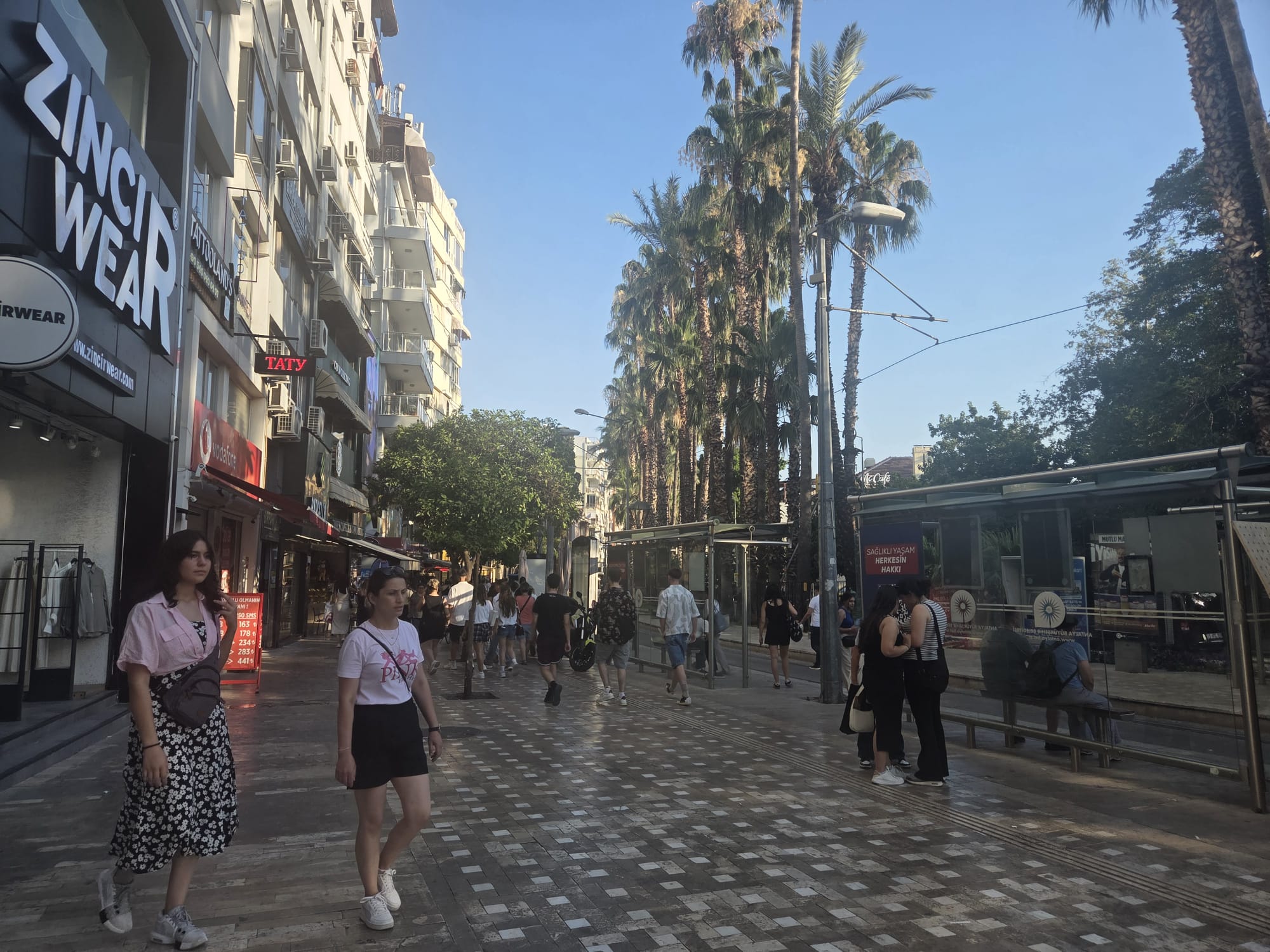 Isiklar Caddesi Dolup Tasiyor (4)