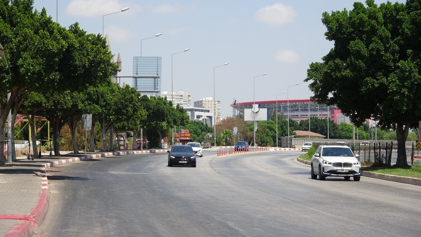 Kaldirimda Yururken Araba Carpan Genc Gozyaslariyla Topraga Verildi (4)