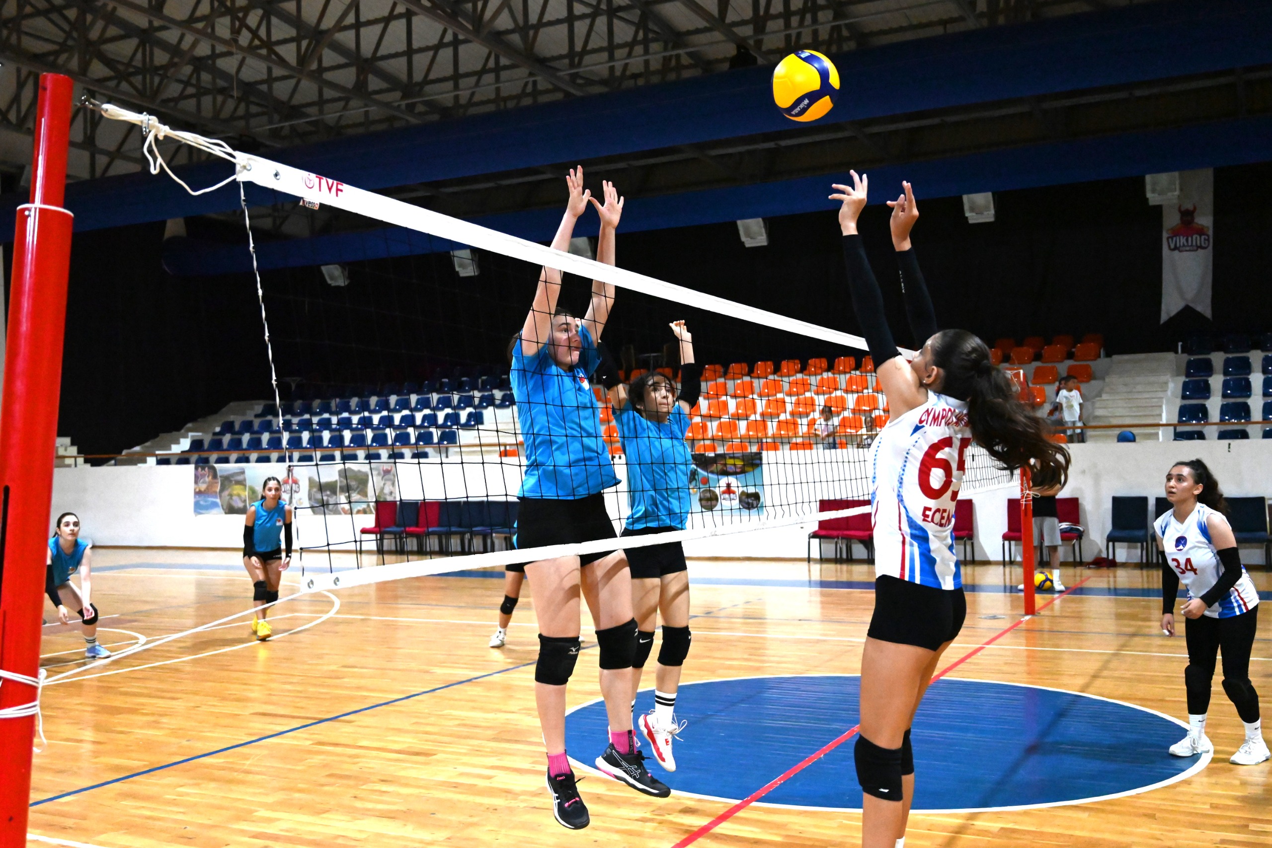 Kemer Belediye Voleybol Takımı Galibiyetle Başladı (5)