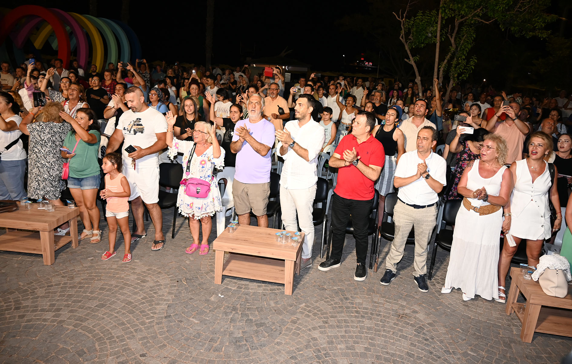 Kemer Belediyesi’nden Anlamlı Konser! Şarkılar Bu Kez ‘Candostlar’ Için Söylendi (1)