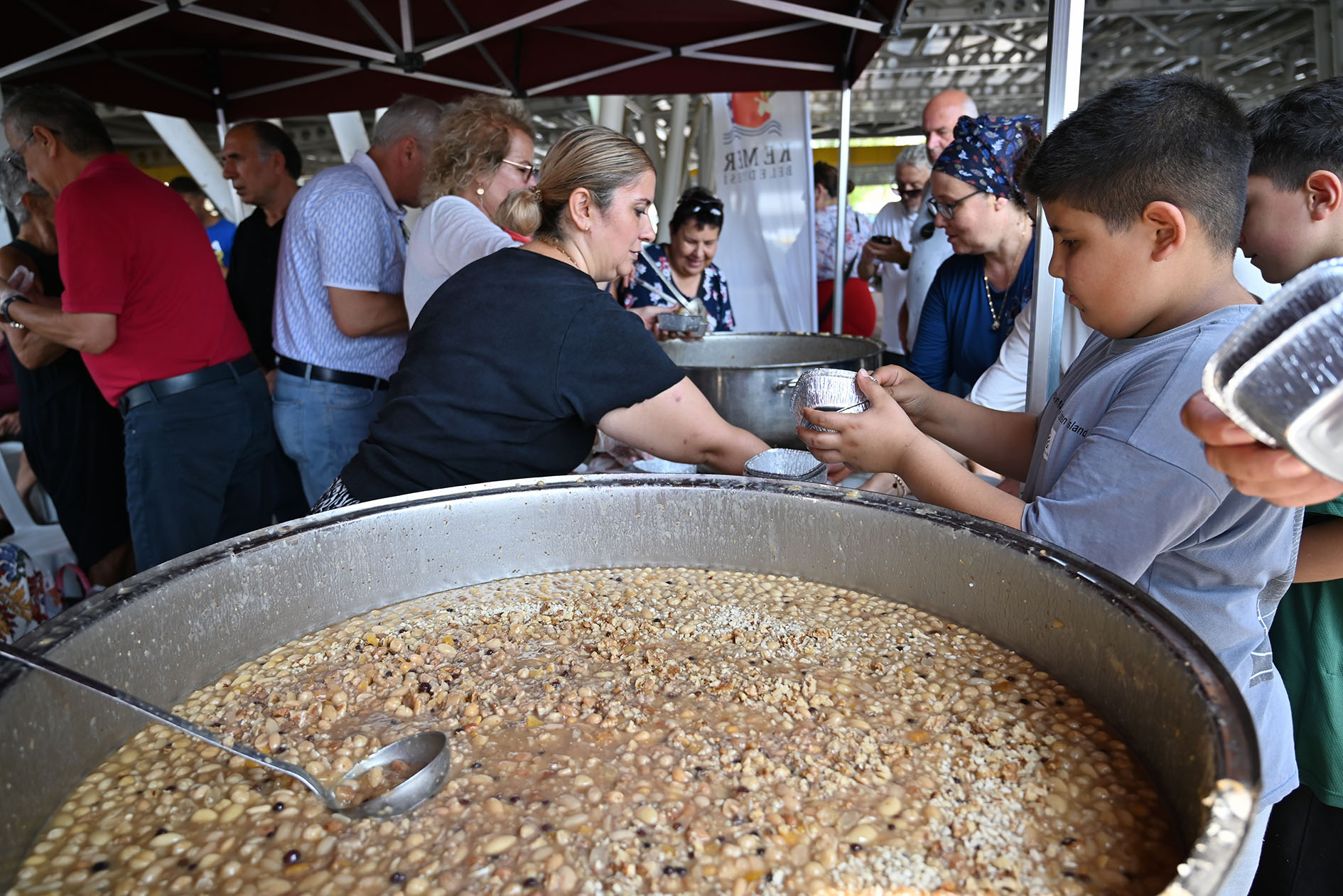 Kemer Belediyesi’nin Aşure Ikramları Sürüyor (2)