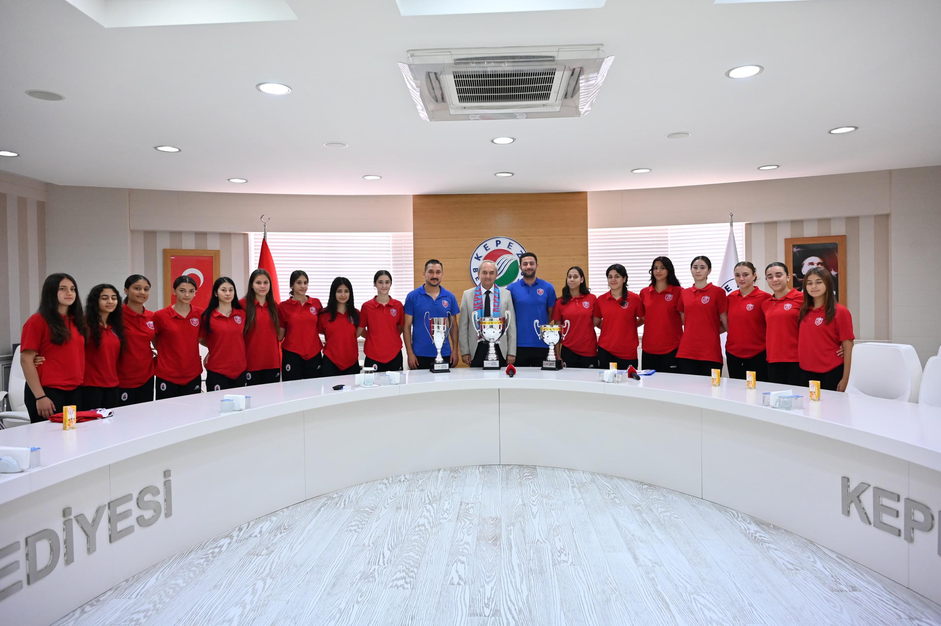 Kocagoz, Turkiyenin Hentbol Yildizlarini Agirladi 4