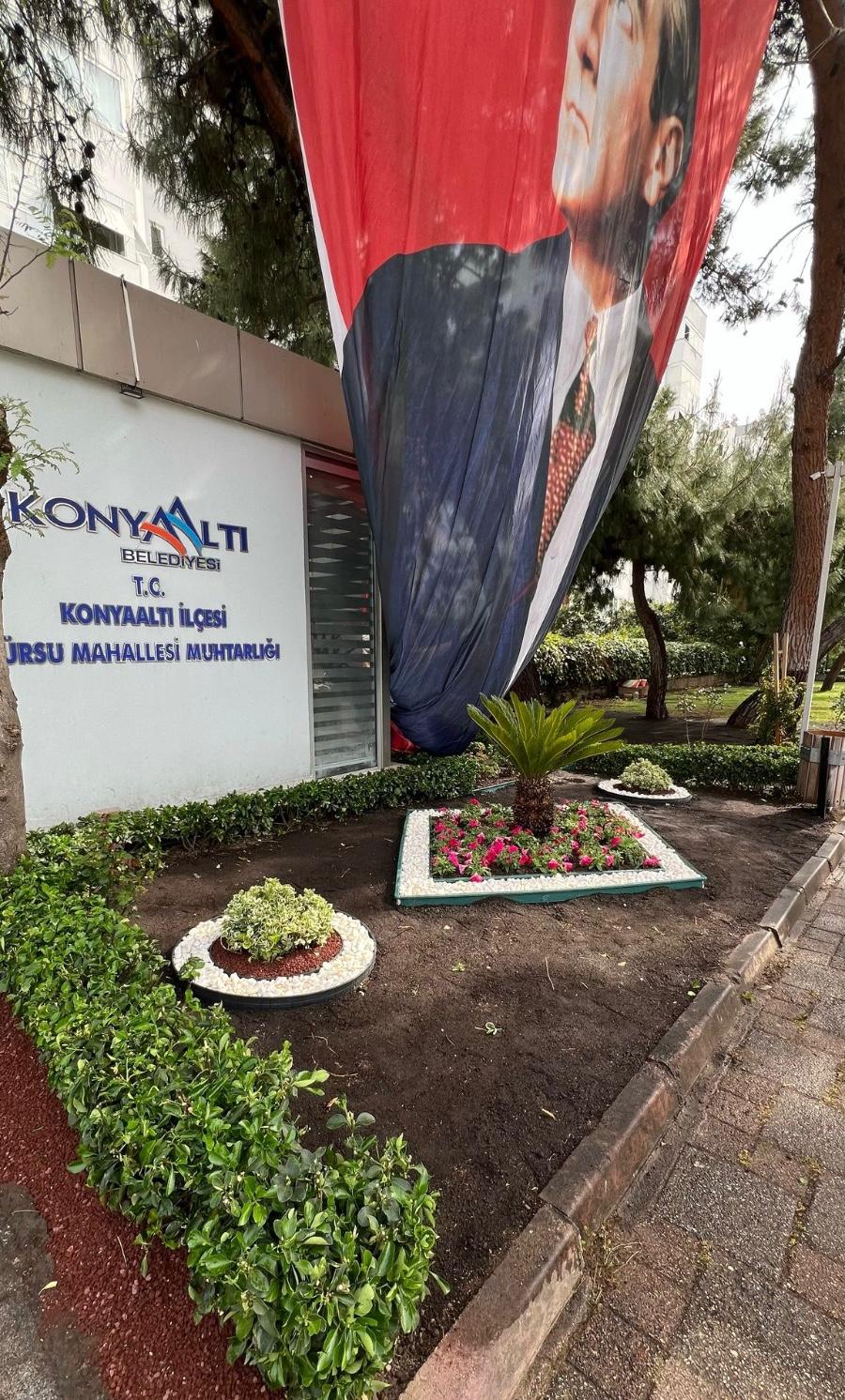 Konyaalti’nda Muhtarlik Bi̇nalari Çi̇çeklendi̇ri̇li̇yor (5)