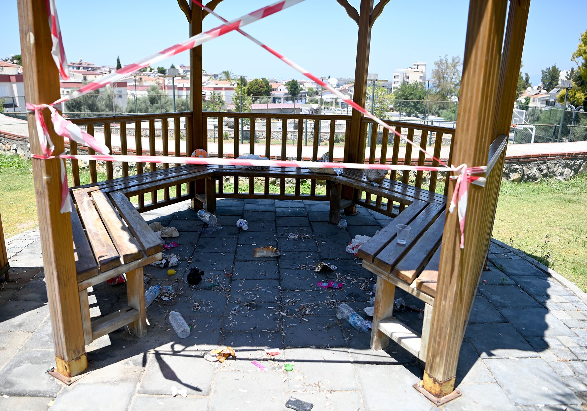 Kusadasi Belediyesi Temizlik Calisanlarindan Emniyet Seritli Tepki (1)