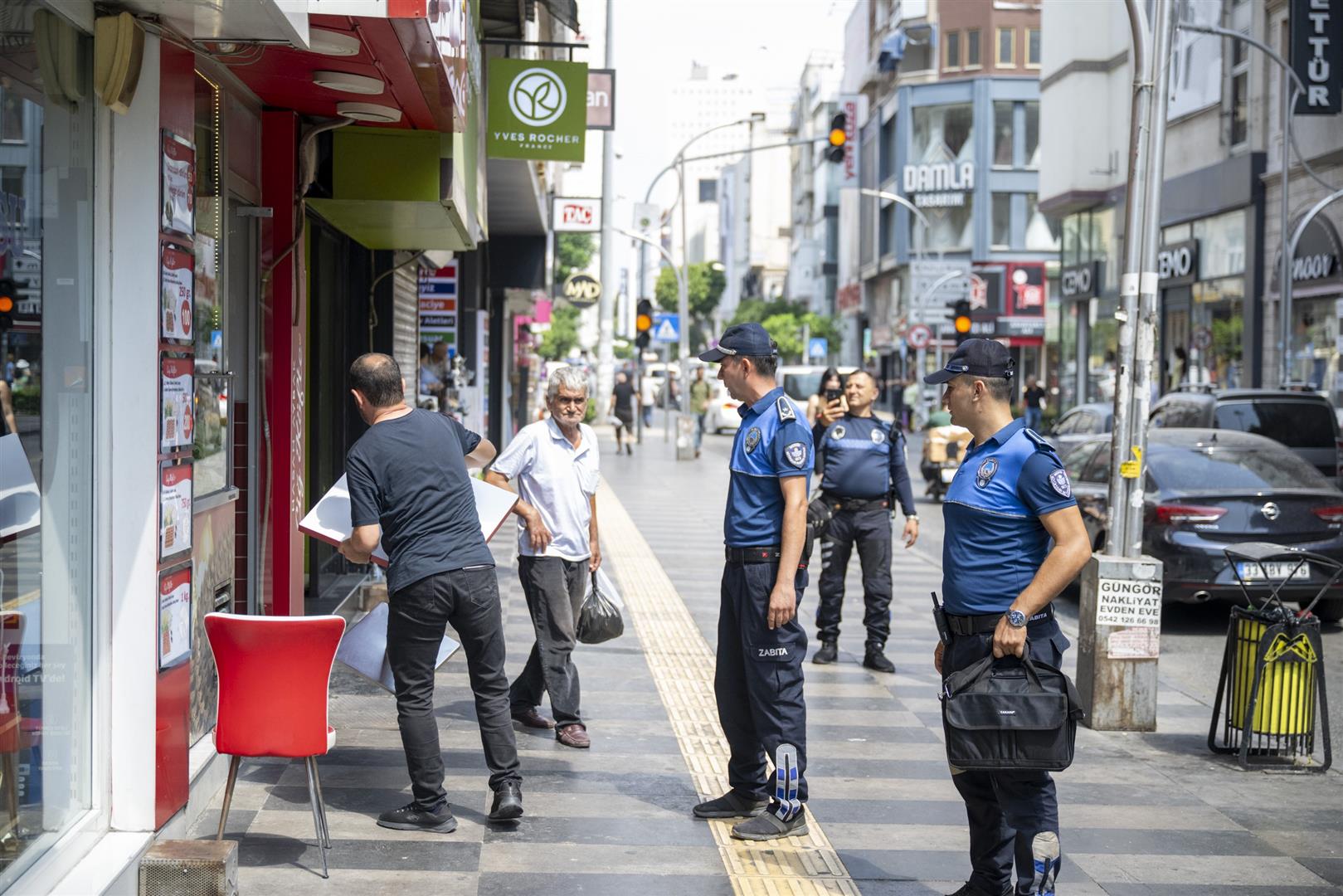 Mersin'de Kaldırım Ve Yol Işgaline Geçit Verilmiyor (3) (Large)