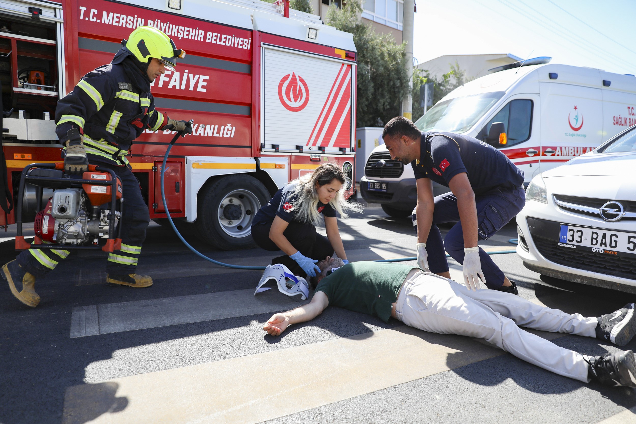 Mersin’de Trafik Tatbikatı Gerçeği Aratmadı, Vatandaşlar Kazayı Gerçek Sandı (2)
