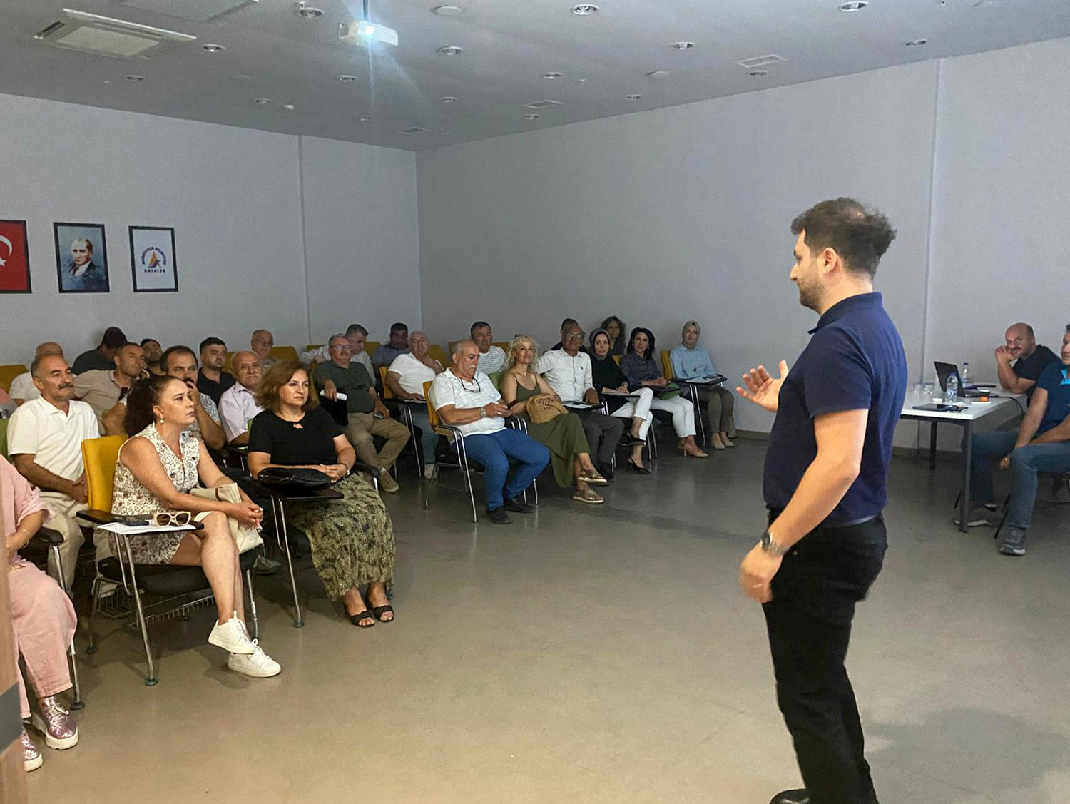 Muhtarlar Tebli̇gat Eği̇ti̇mi̇ Assi̇m (2)