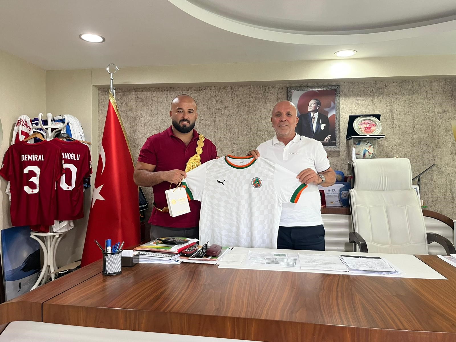 Orhan Okulu Ucuncu Altin Kemer Vurgusu (2)