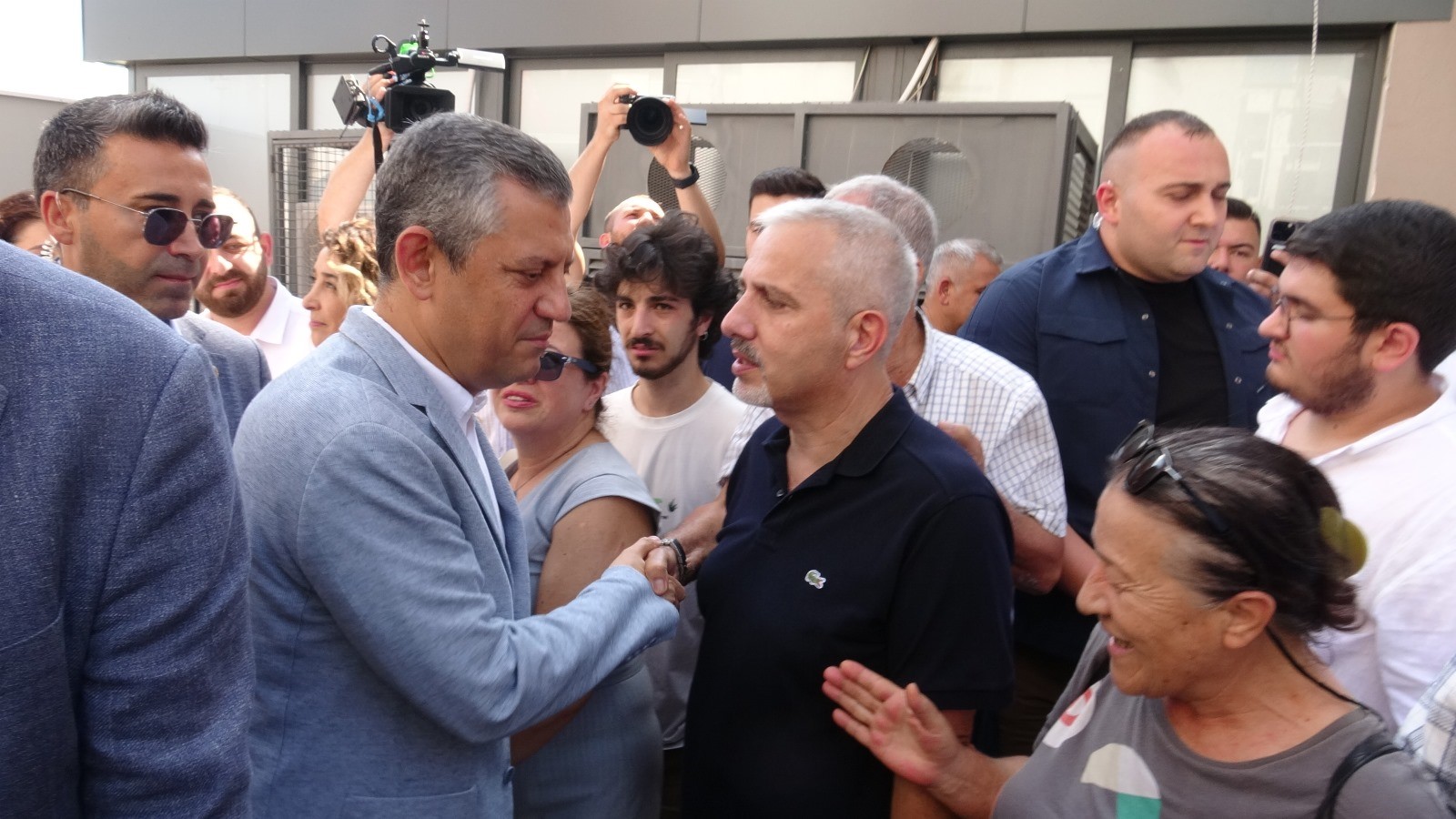 Ozgur Ozel Muhittin Boceki Cezaevinde Ziyaret Etti (3)