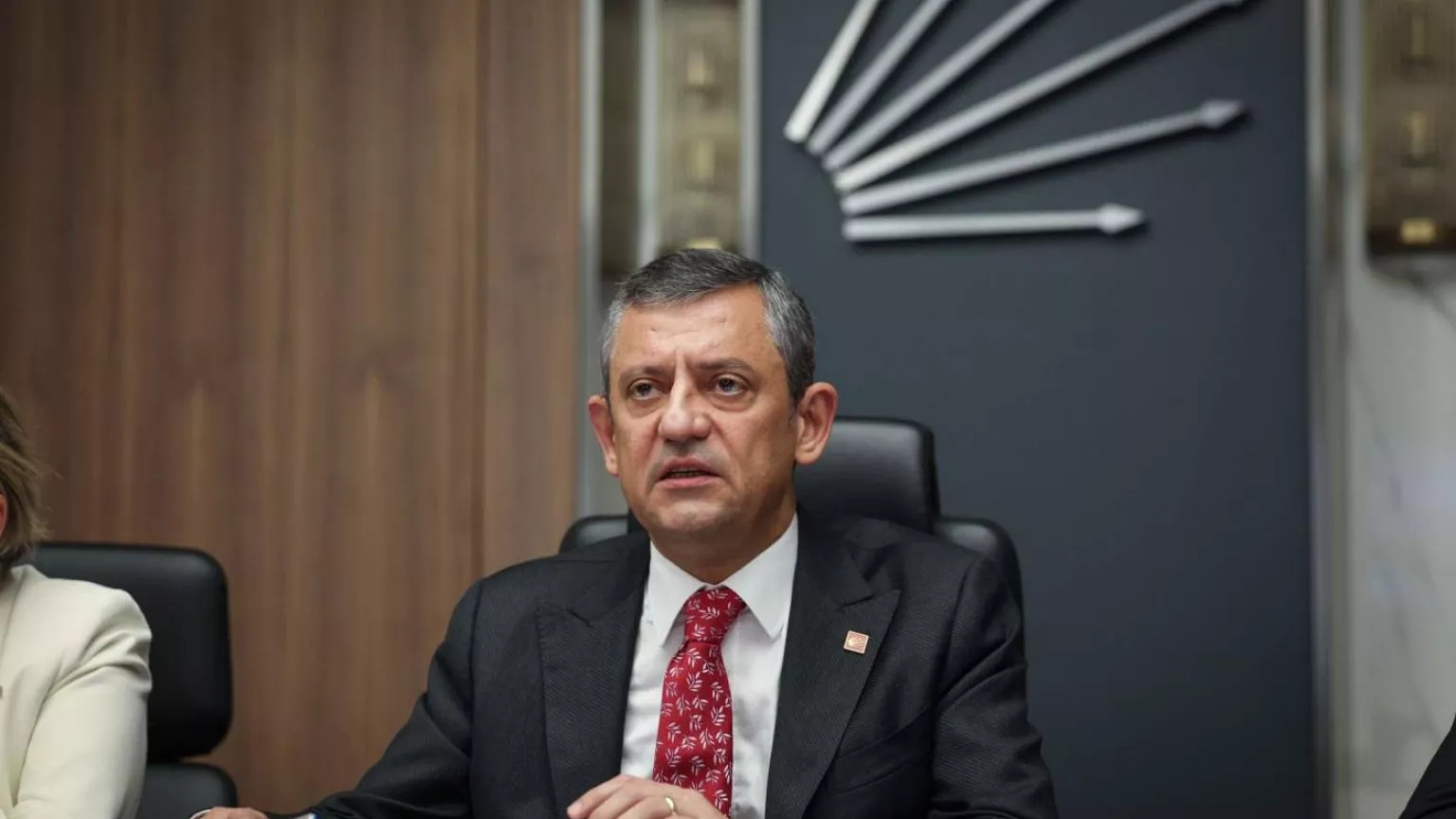 Özgür Özellll