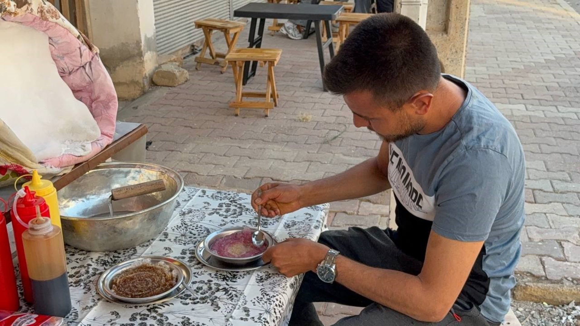 Tabağını 50 Tl'den Satıyor (1)