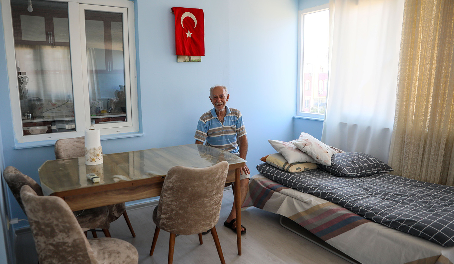 Tahliye Edilen Dede Ve Torunları, Yeni Evlerine Taşındı (2)