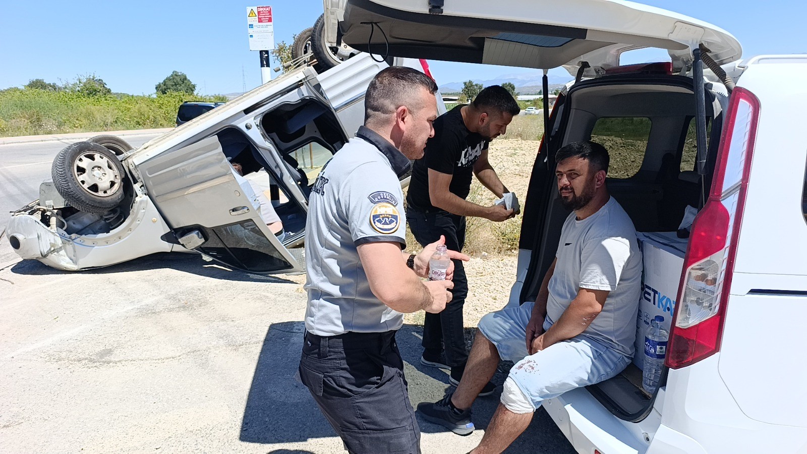 Takla Atıp Sürüklenen Araçtan Burnu Bile Kanamadan Çıktı (3)