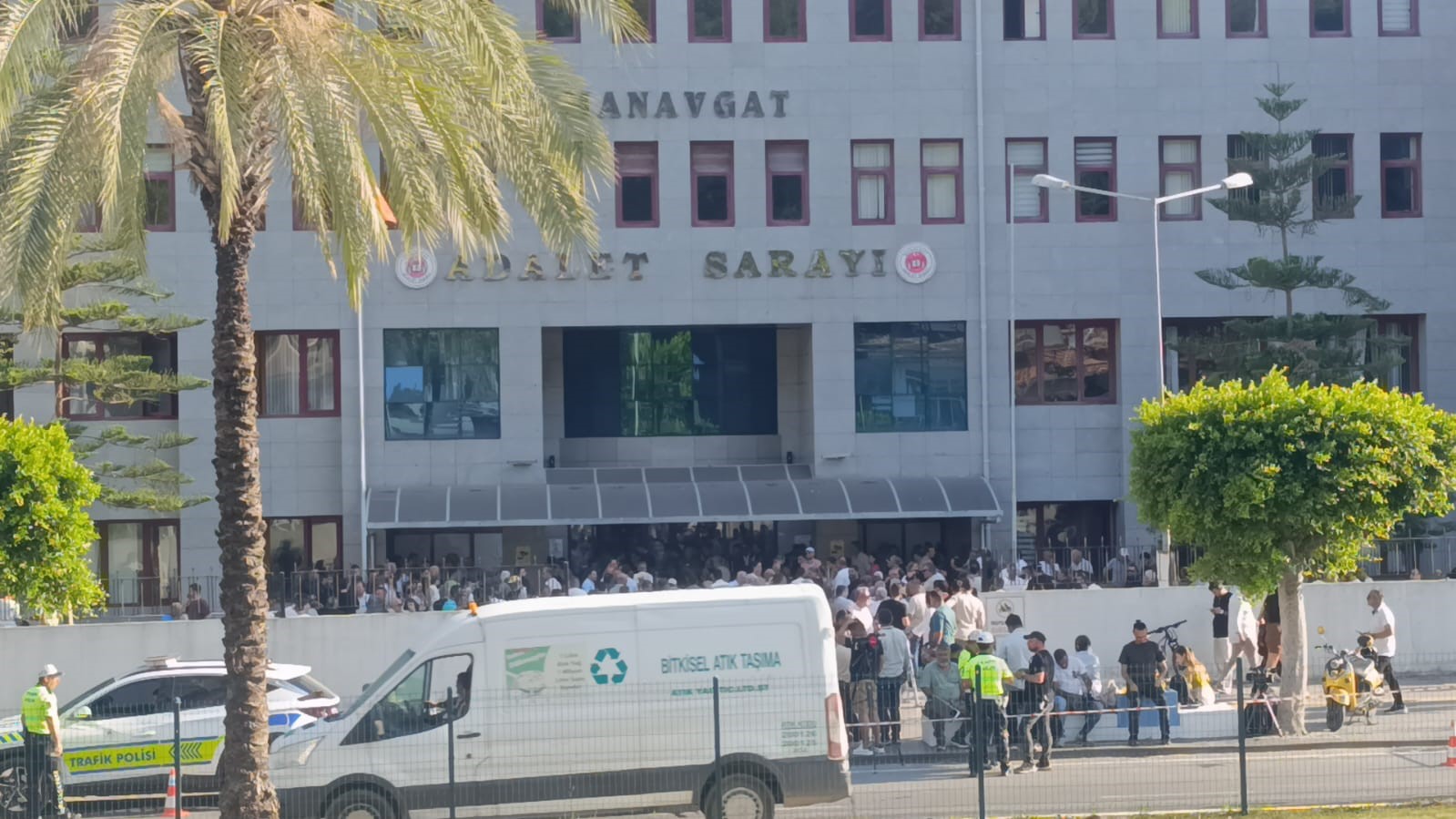 Tutuklanan Manavgat Belediye Baskani Ve 5 Kisi Cezaevine Teslim Edildi (3)