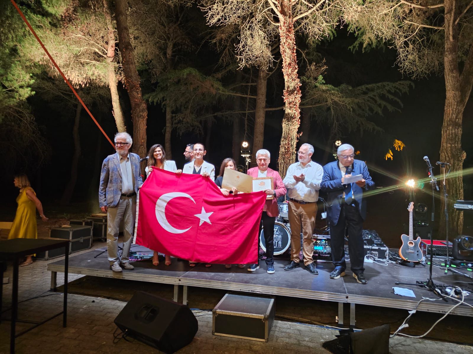 Yalniz Degilsin Projesi