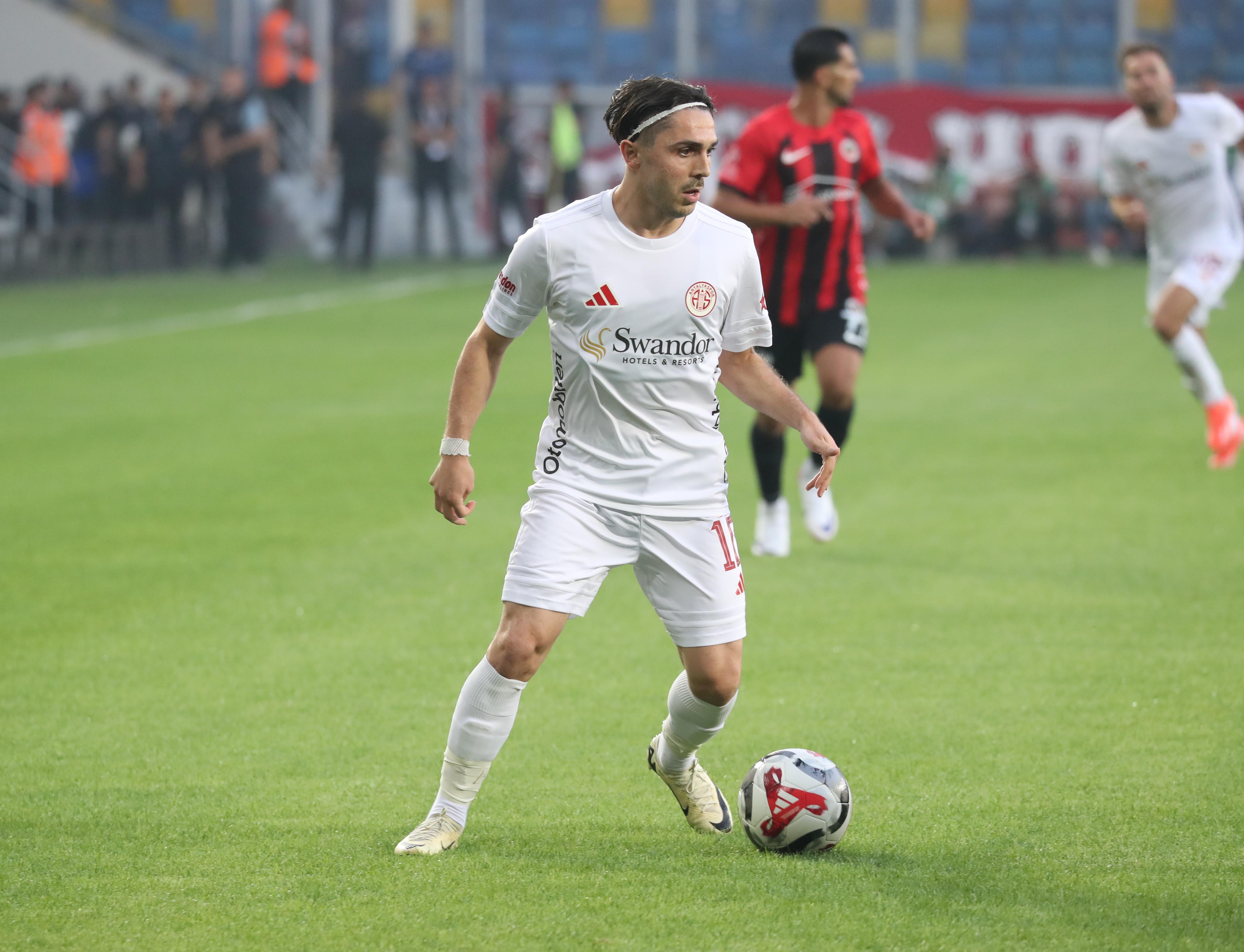 Abdülkadir Ömür (51)