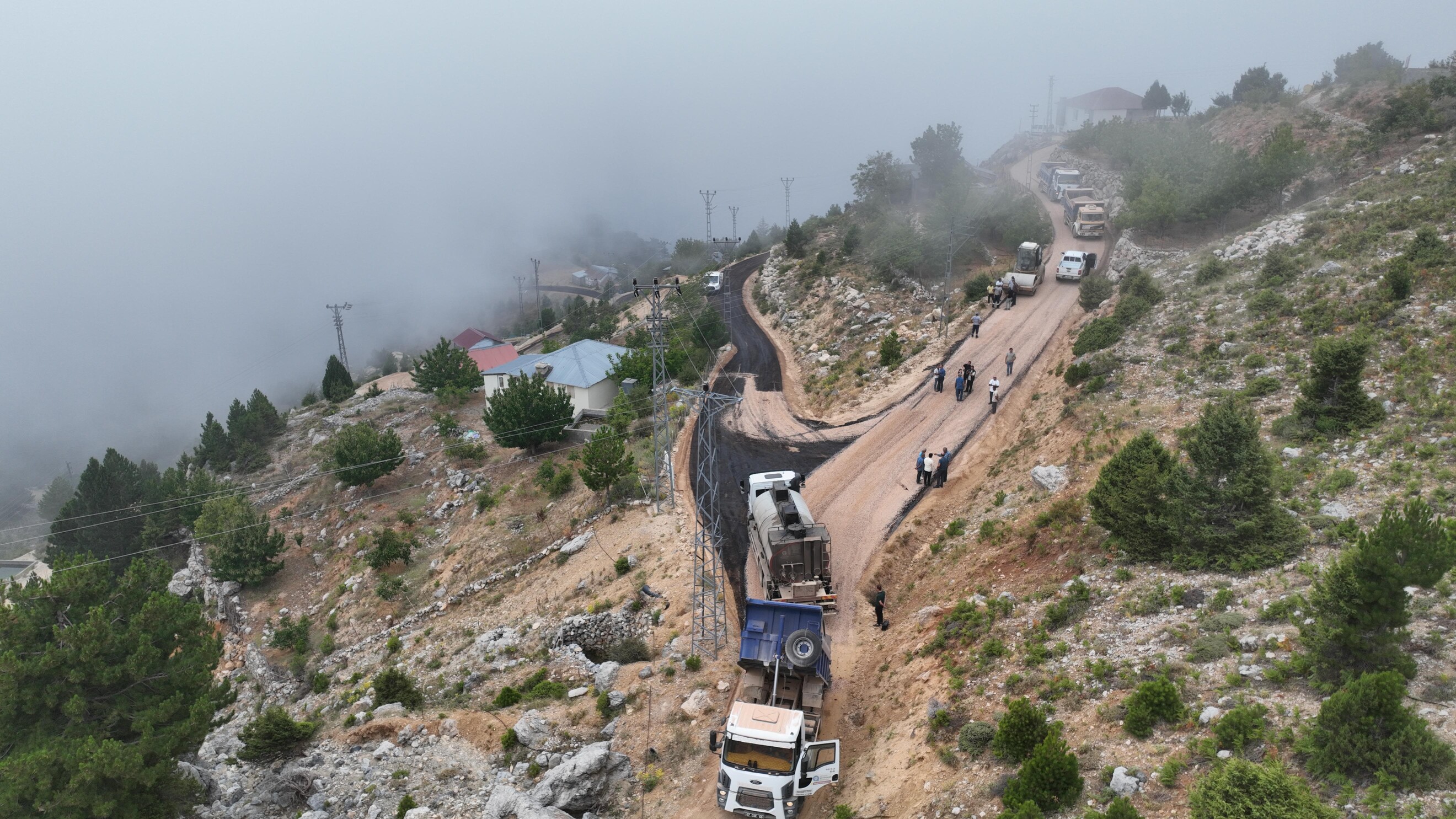 Akdağ Eteklerindeki Çeltek Yaylası Yolu Asfalta Kavuşuyor (3)