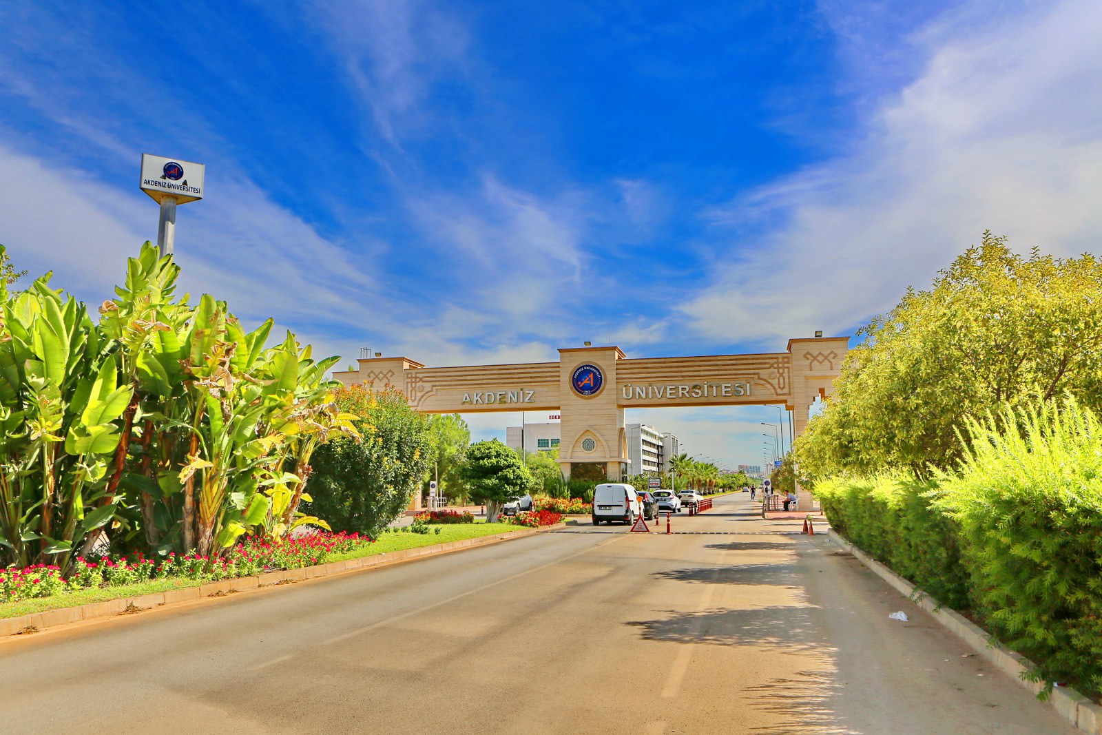 Akdeniz Üniversitesi Ailesine 9 Bin Yeni Öğrenci Katıldı (4)