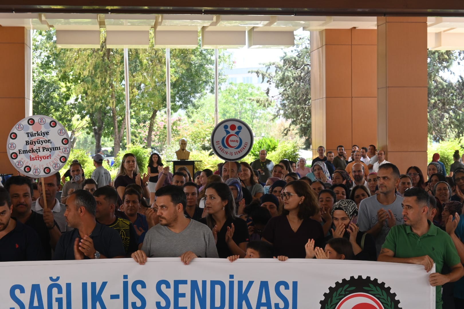 Akdeniz Üniversitesi’nde Işçiler Ayaklandı! (3)