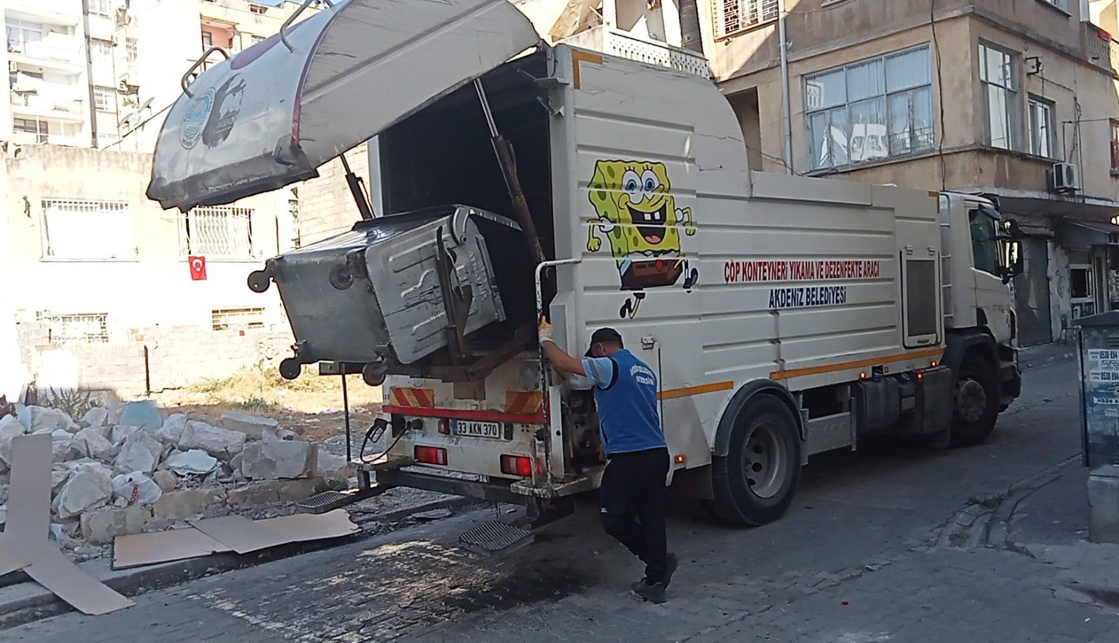 Akdenizde Pazar Yerleri Yıkanıyor (1)