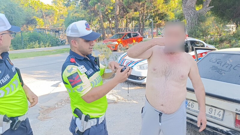Alkolün Etkisini Litrelerce Su Içerek Düşürmeye Çalıştı (2)