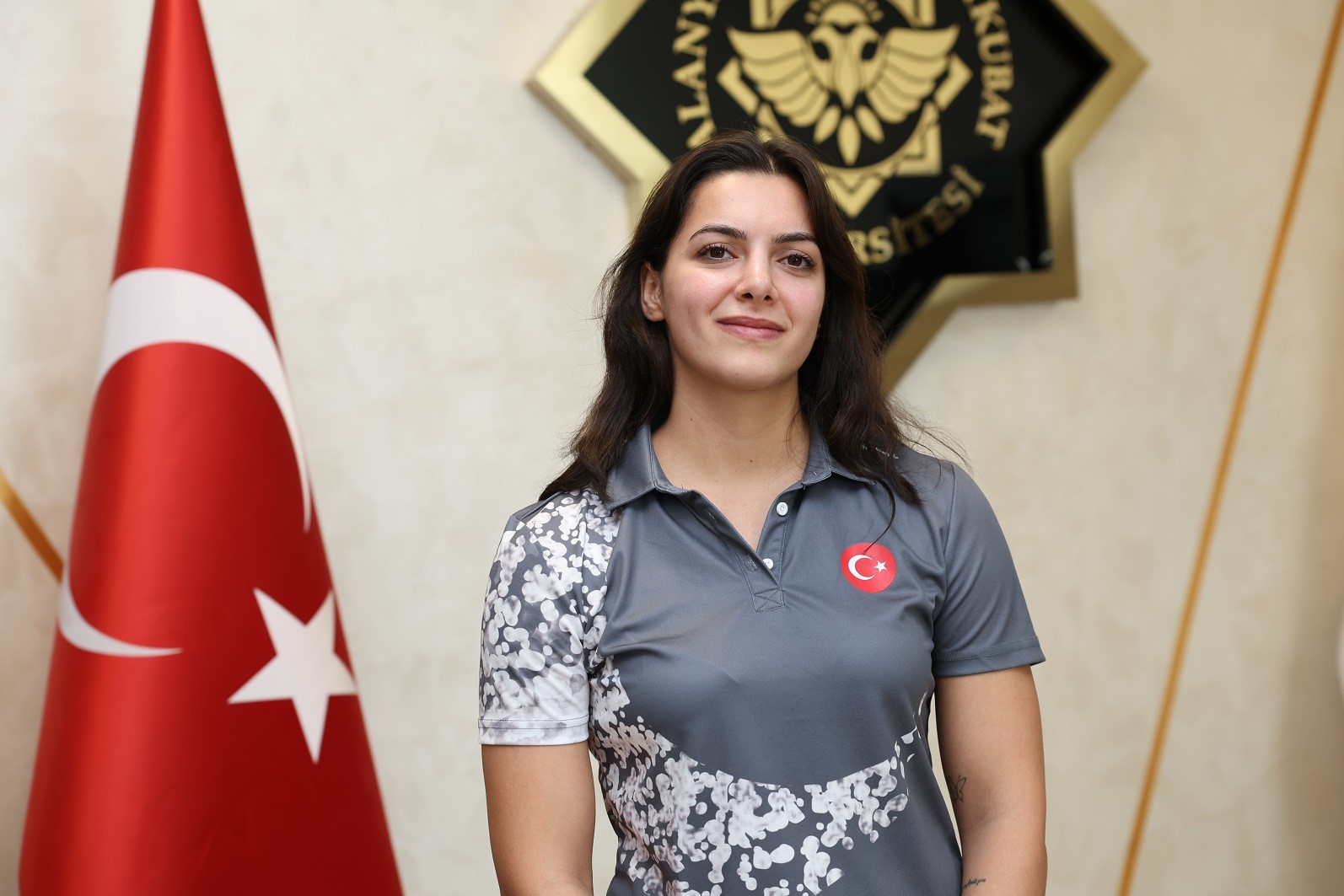 Alkü’lü Şampiyona Rektör Türkdoğan'dan Plaket (1)
