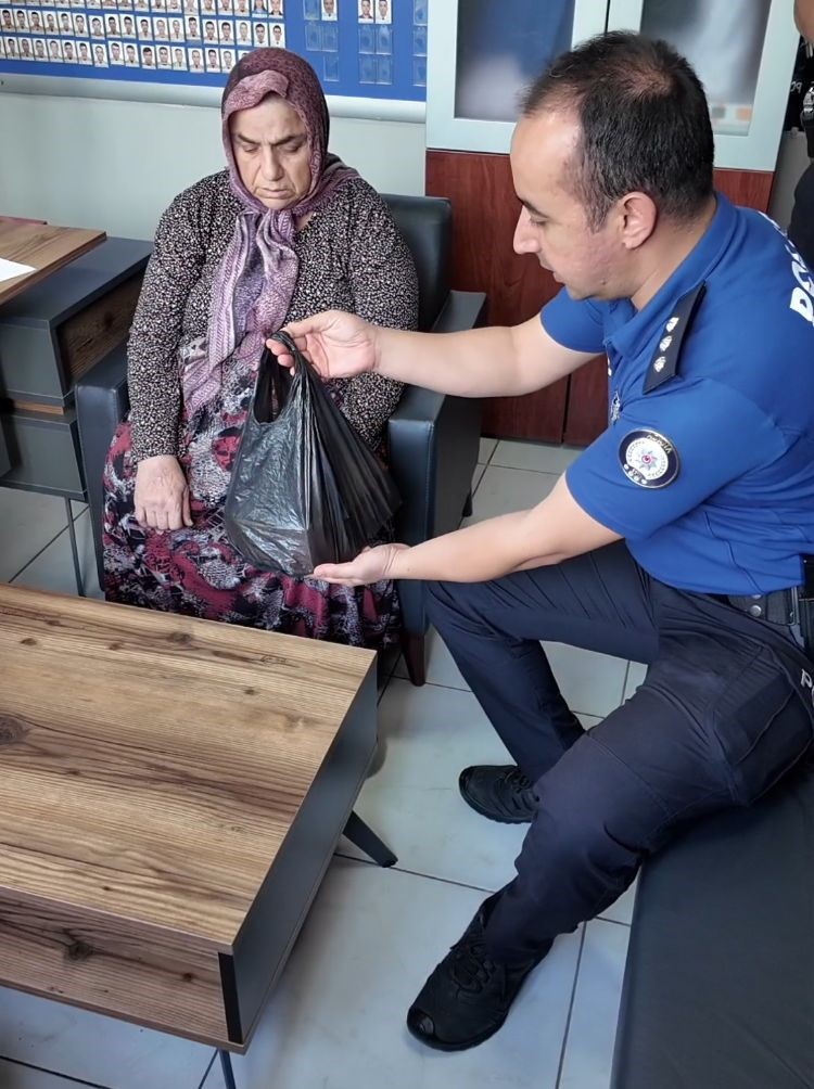 Annesine Surpriz Yapmak Istedi Altinlari Cope Atti