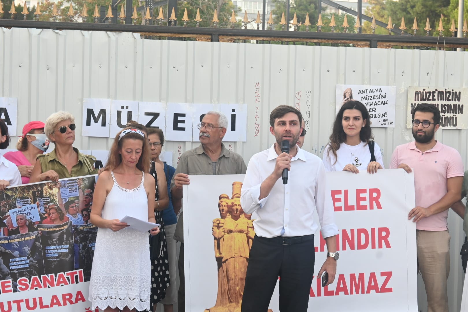 Antalya Muzesi Konusma (1)
