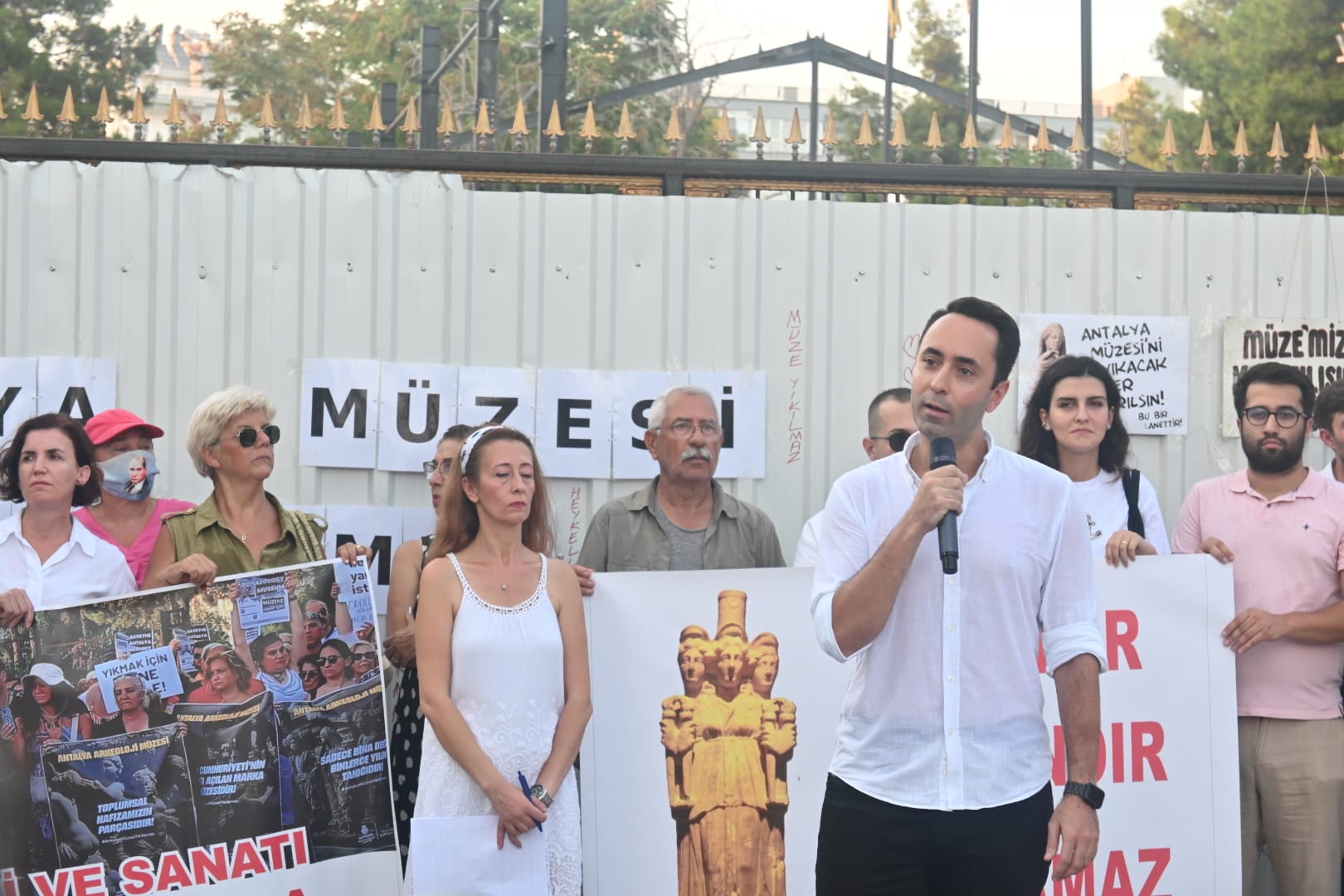 Antalya Muzesi Konusma (2)