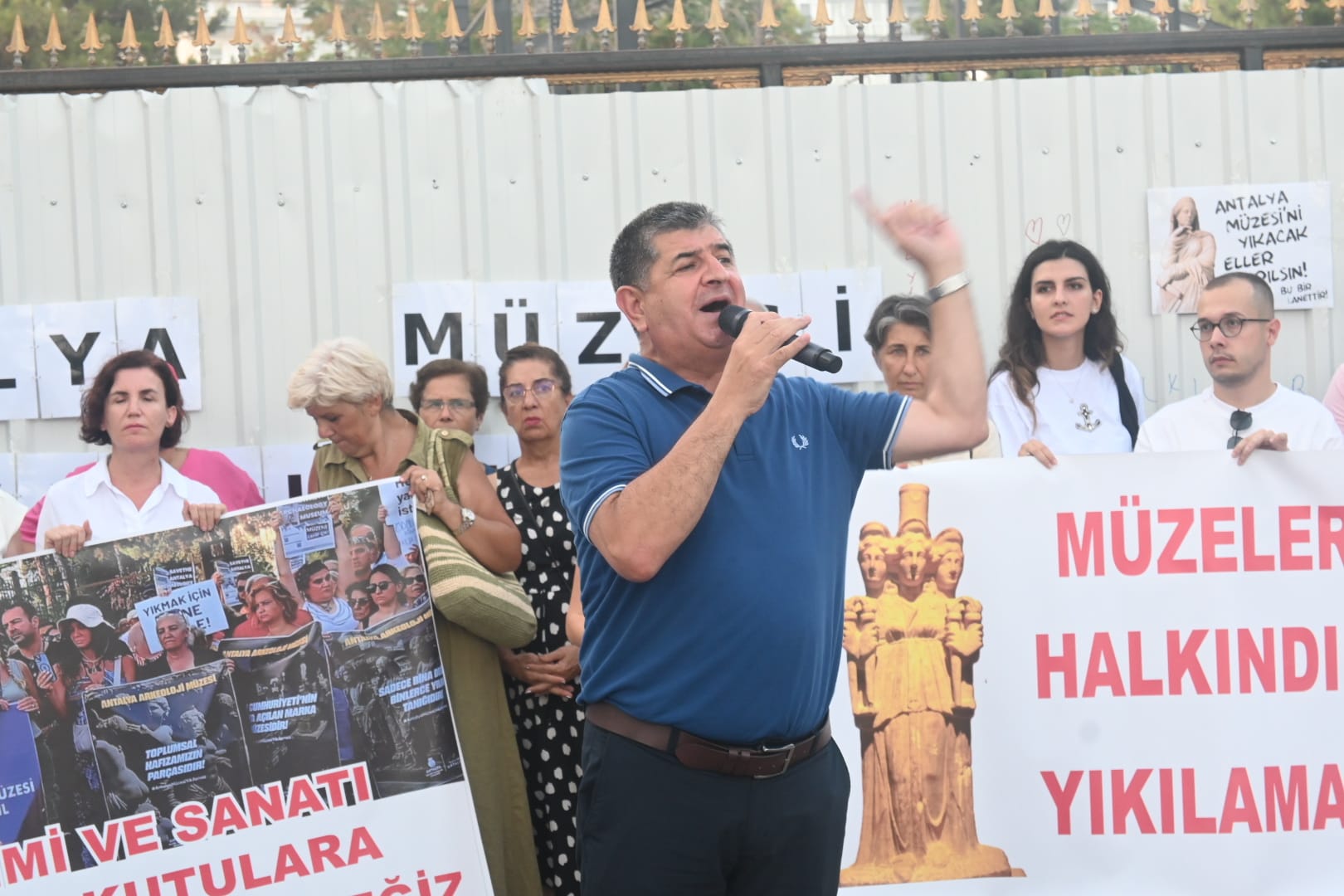 Antalya Muzesi Konusma (3)