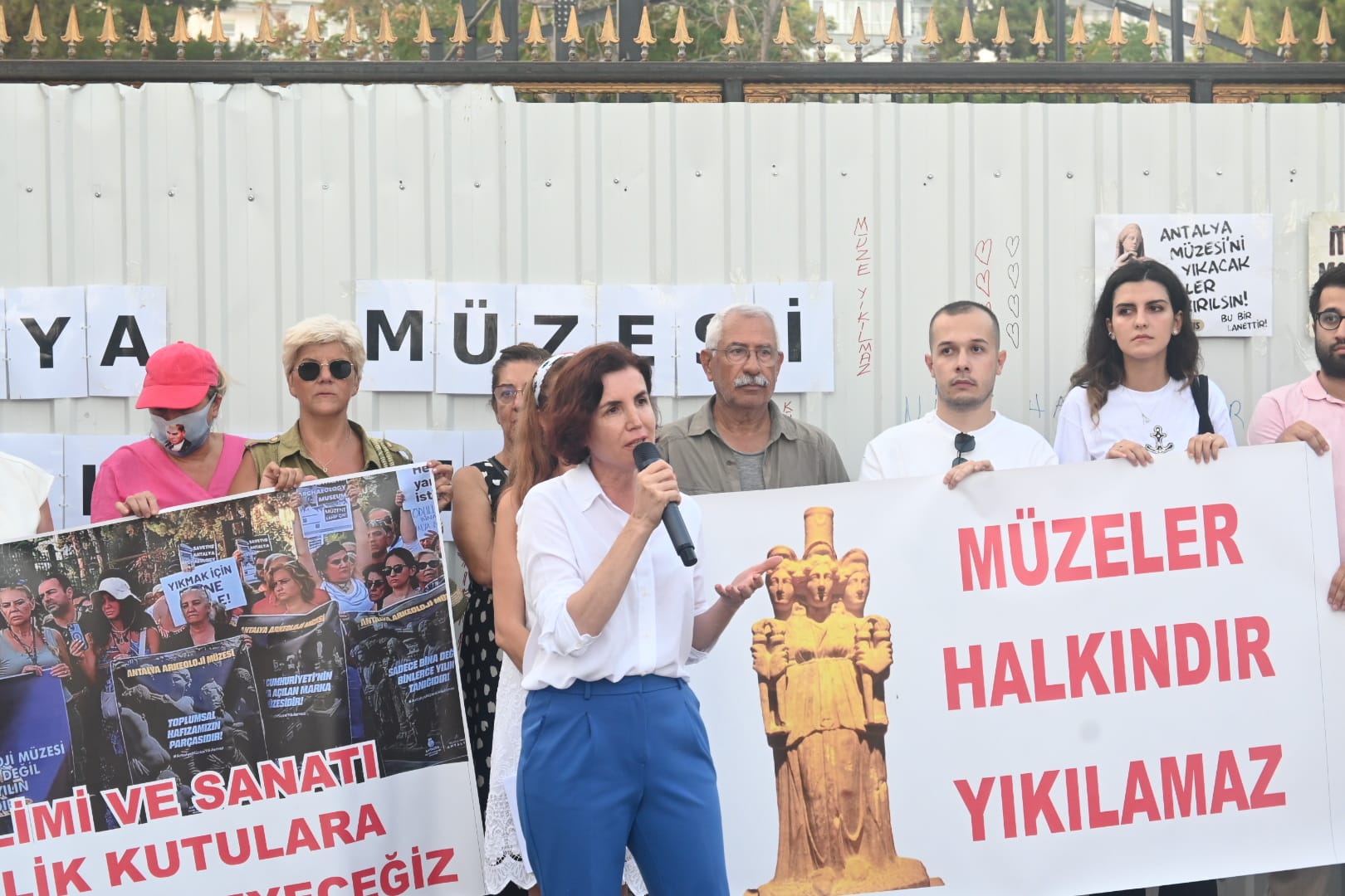 Antalya Muzesi Konusma (4)