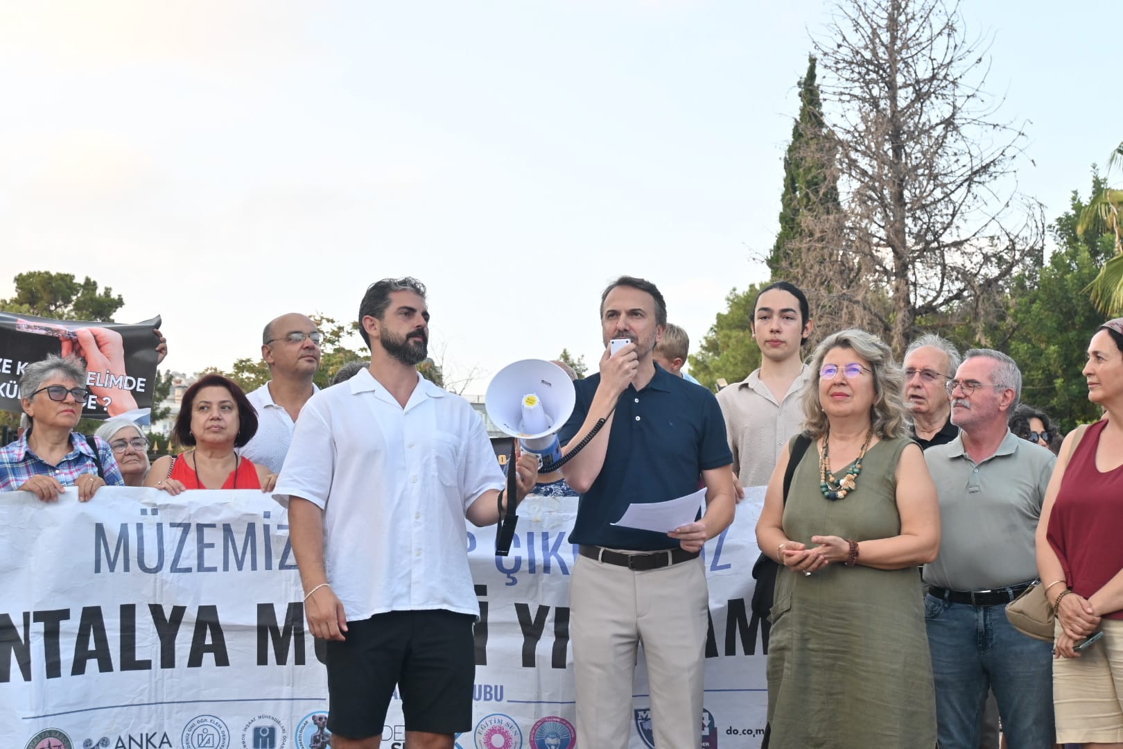 Antalya Muzesi Onunde Tangolu Protesto (5)