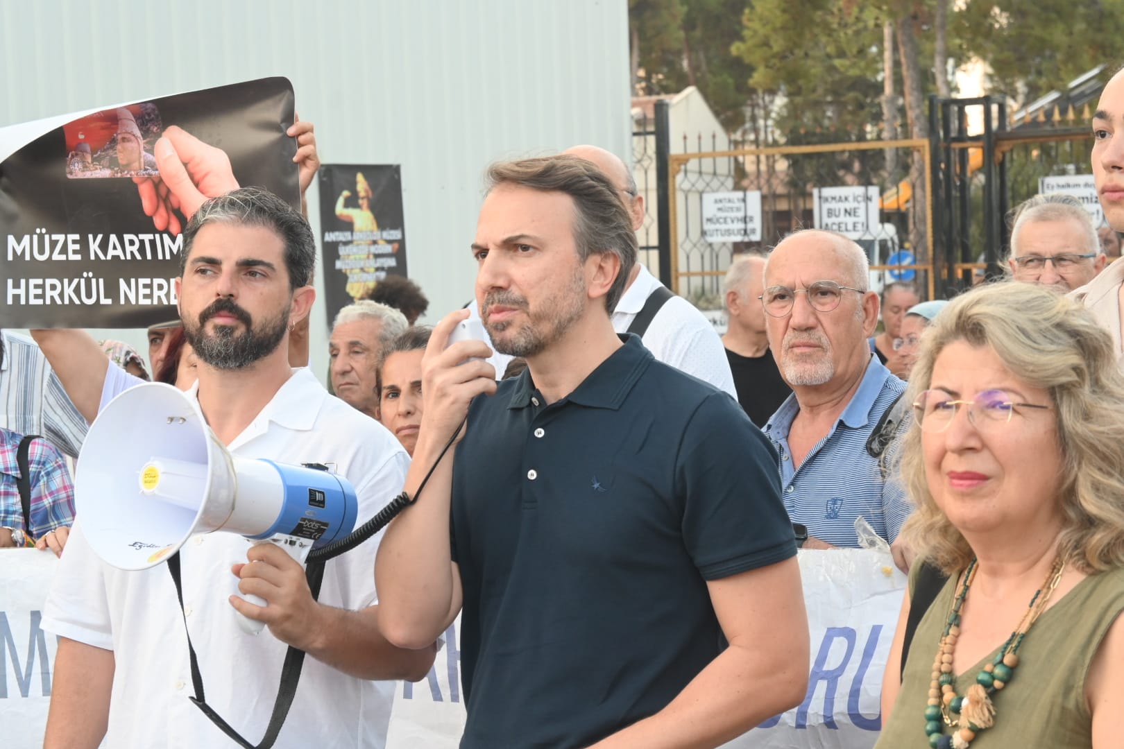 Antalya Muzesi Onunde Tangolu Protesto (8)