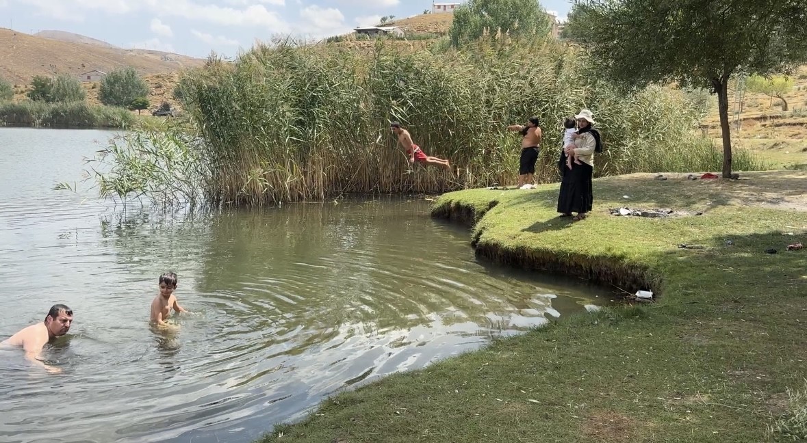 Antalya Sıcağından Kaçanlar, 1700 Rakımlı Turkuaz Renkli Dipsiz Göl'de Serinliyor (2)