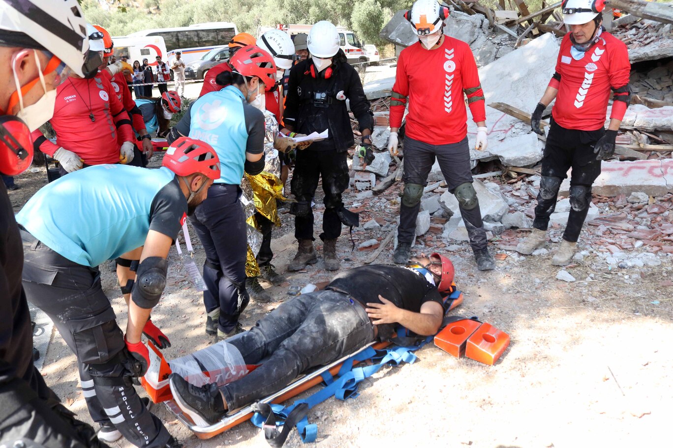 Antalya'da Deprem Tatbikatı Gerçeğini Aratmadı (1)