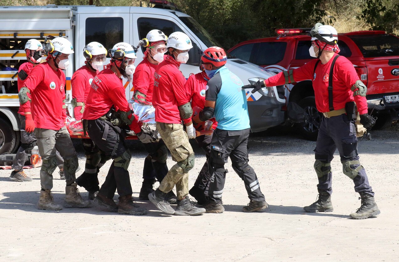 Antalya'da Deprem Tatbikatı Gerçeğini Aratmadı (10)