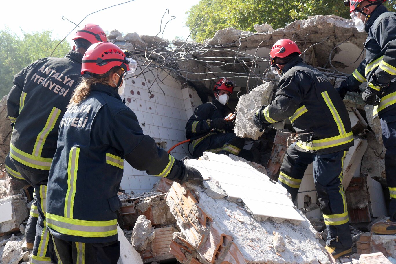 Antalya'da Deprem Tatbikatı Gerçeğini Aratmadı (8)