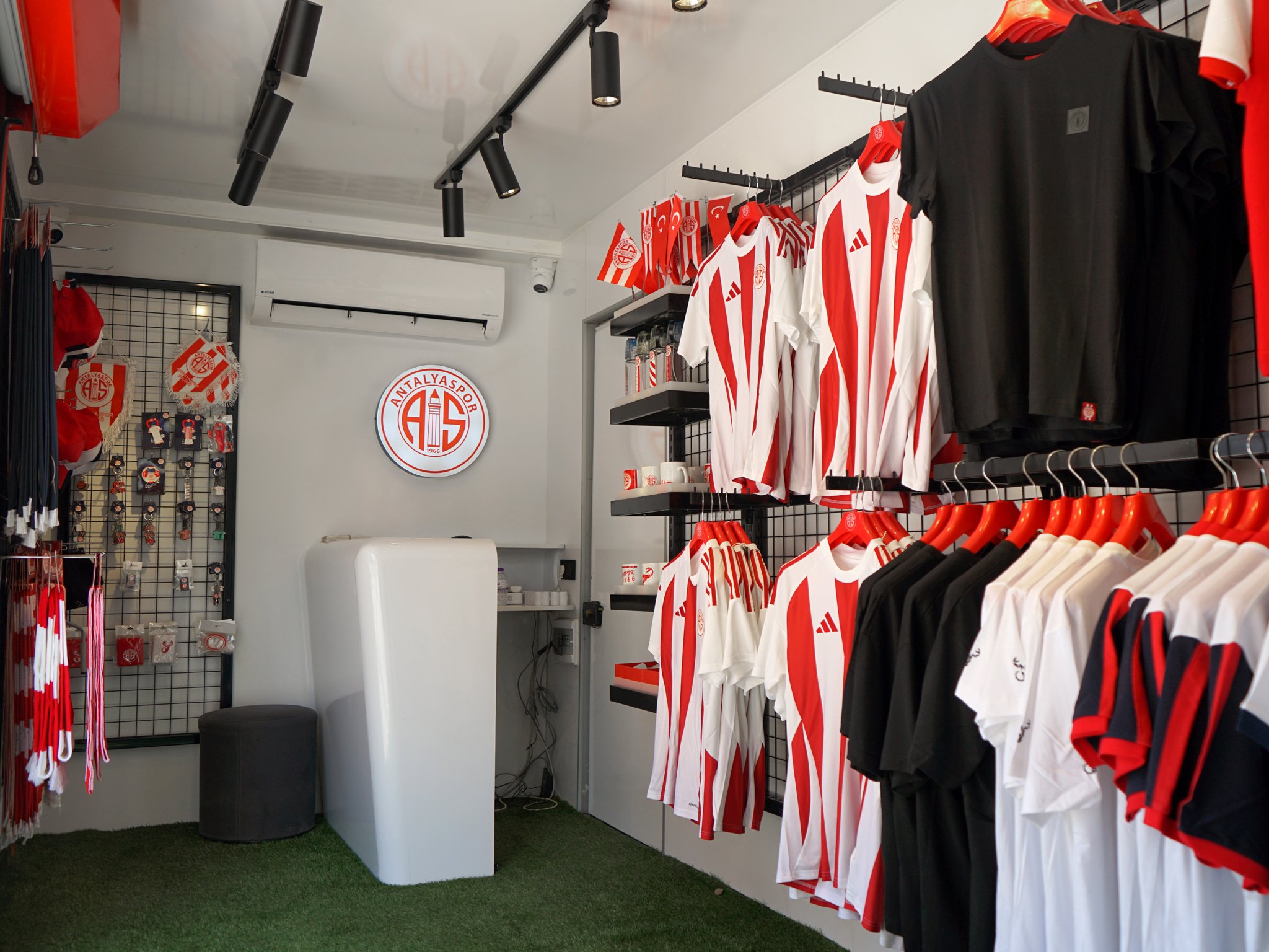 Antalyaspor Store Karavan Mağaza (3)
