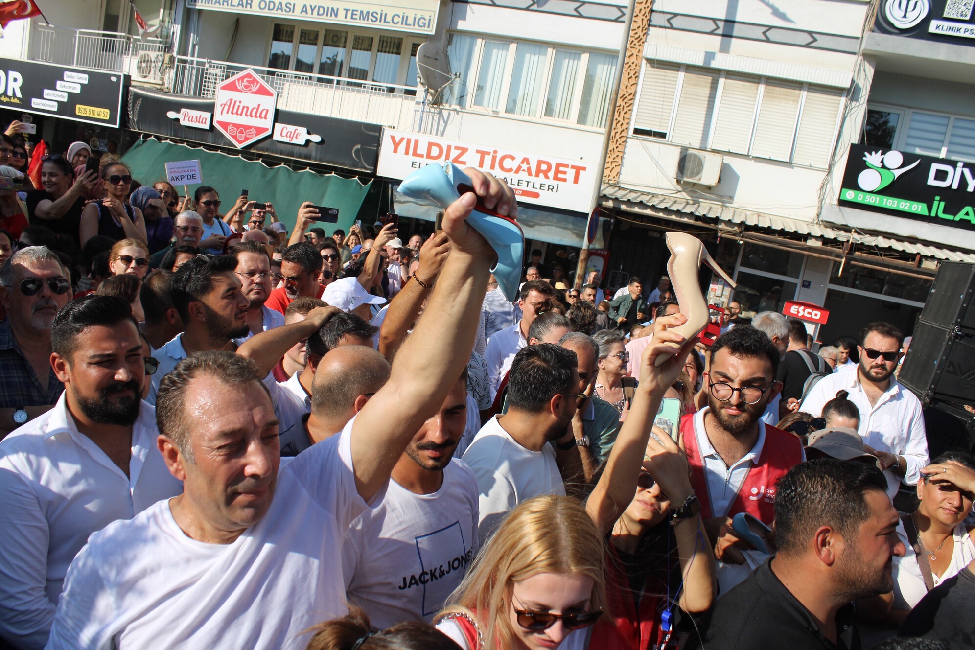 Aydinda Topuklu Efe Protestosu (2)
