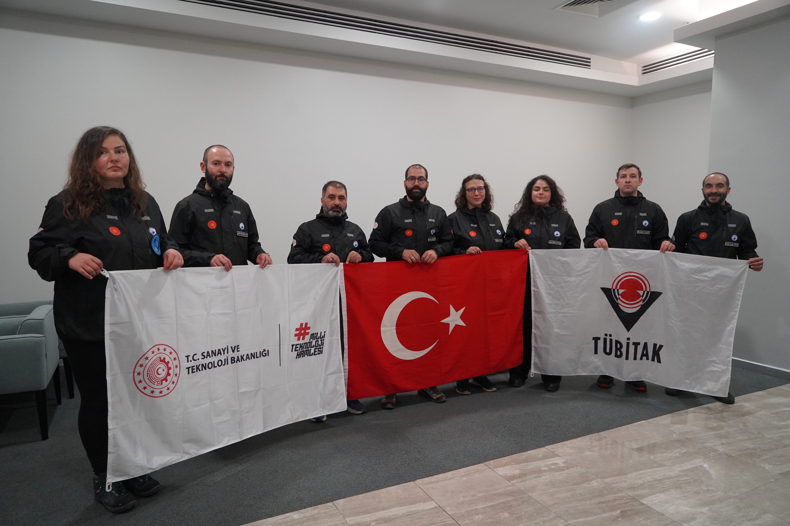 Bakan Kacır 5'Inci Ulusal Arktik Bilimsel Araştırma Seferi Başarıyla Tamamlandı (2)